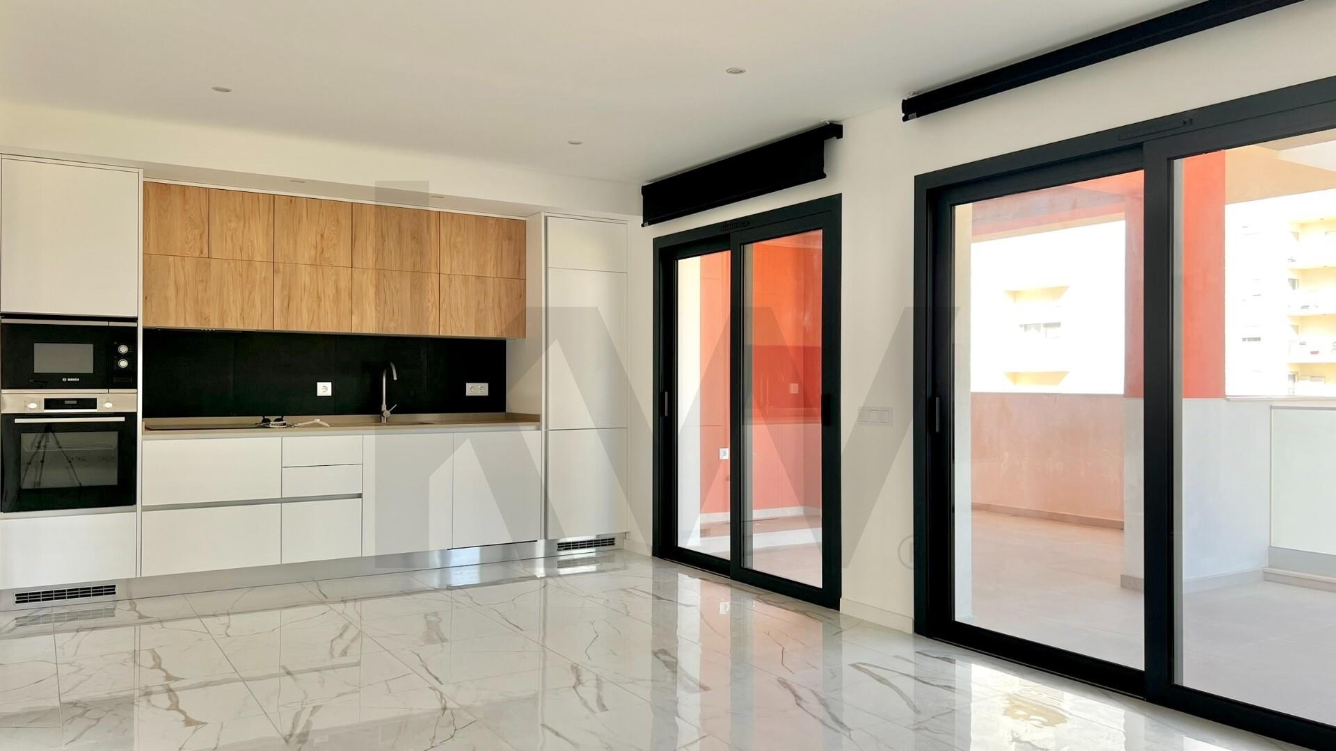 Apartamento T3 à Venda em Praia da Rocha - Portugal - 1