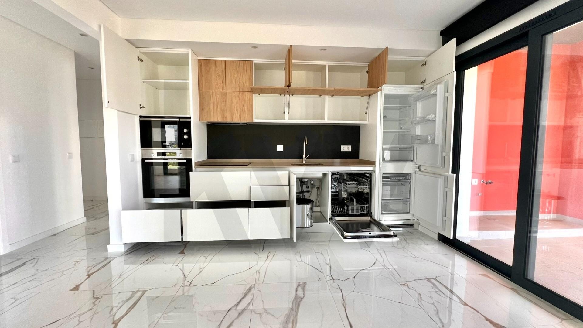 Apartamento T3 à Venda em Praia da Rocha - Portugal - 2