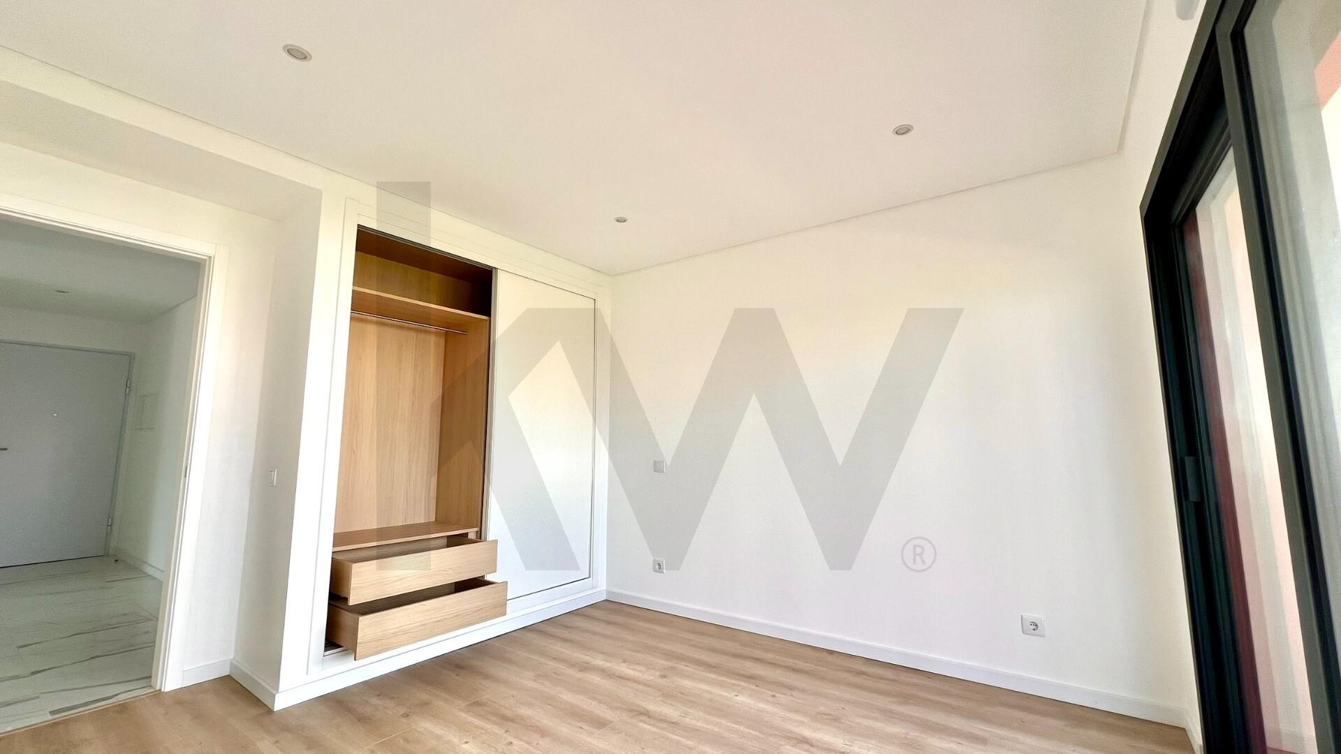 Apartamento T3 à Venda em Praia da Rocha - Portugal - 4