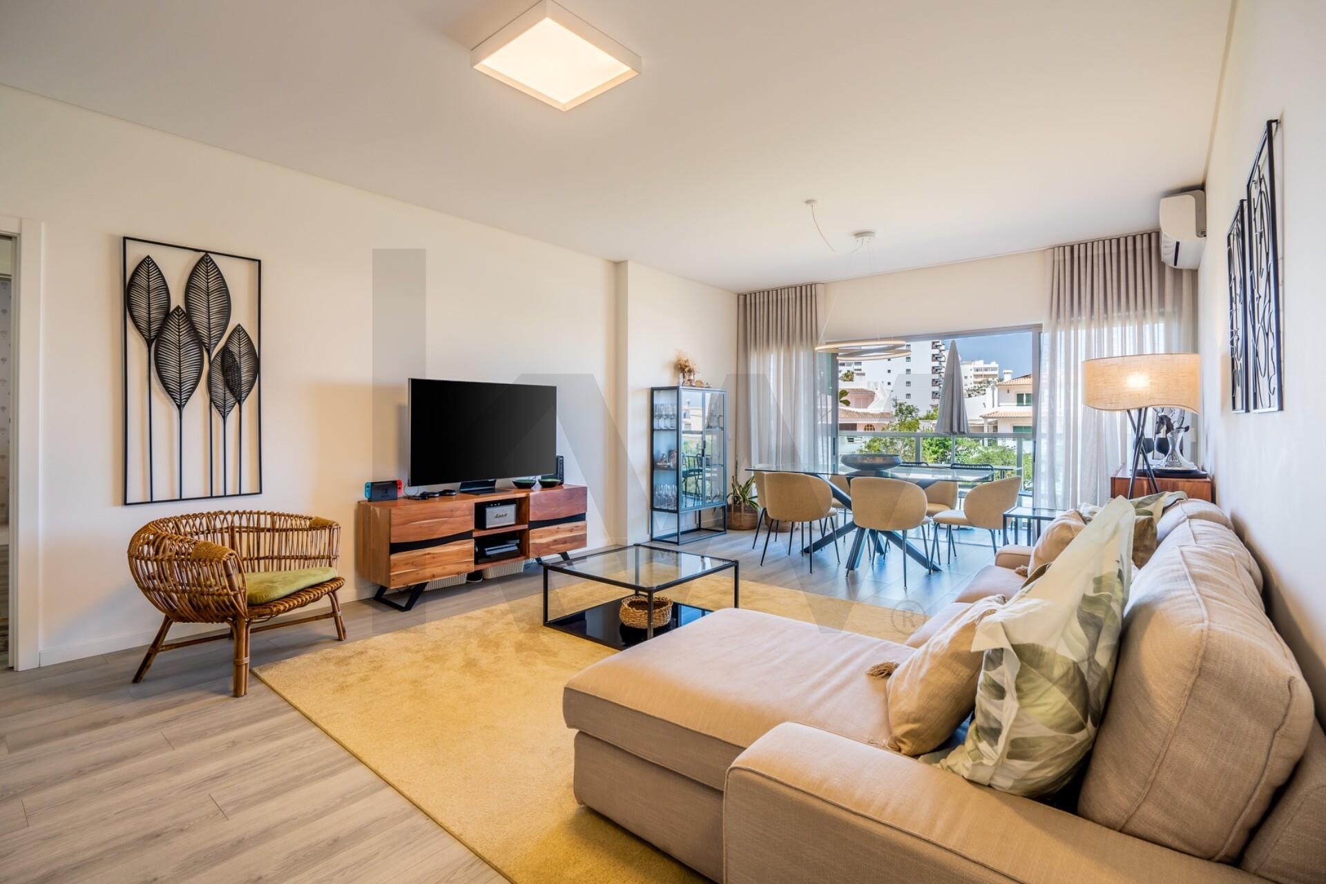 Apartamento T3 à Venda em Praia da Rocha - Portugal - 2
