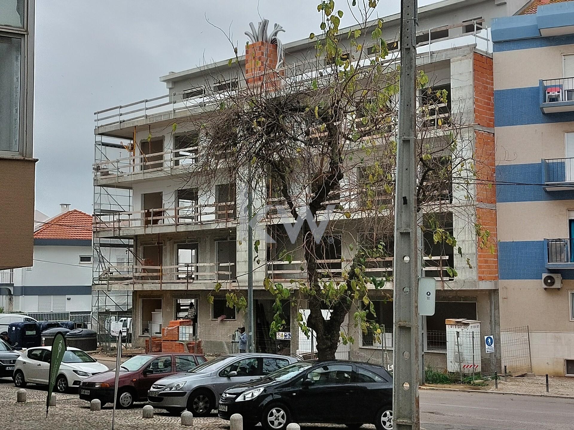 Apartamento T3 na Planta à Venda em Seixal - Portugal - 1