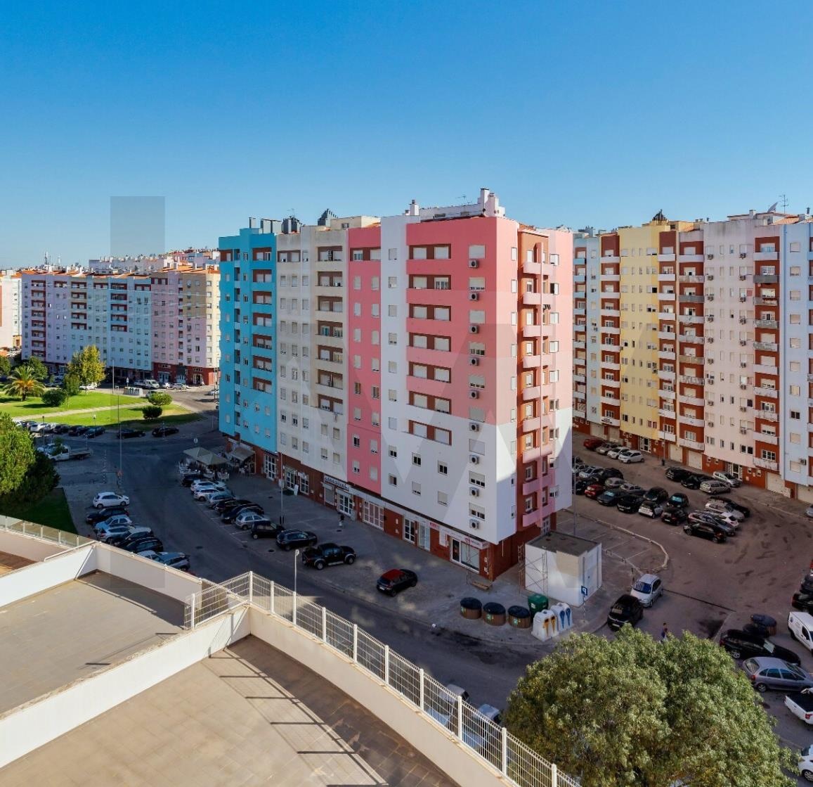 Apartamento T3 na Planta à Venda em Seixal - Portugal - 1