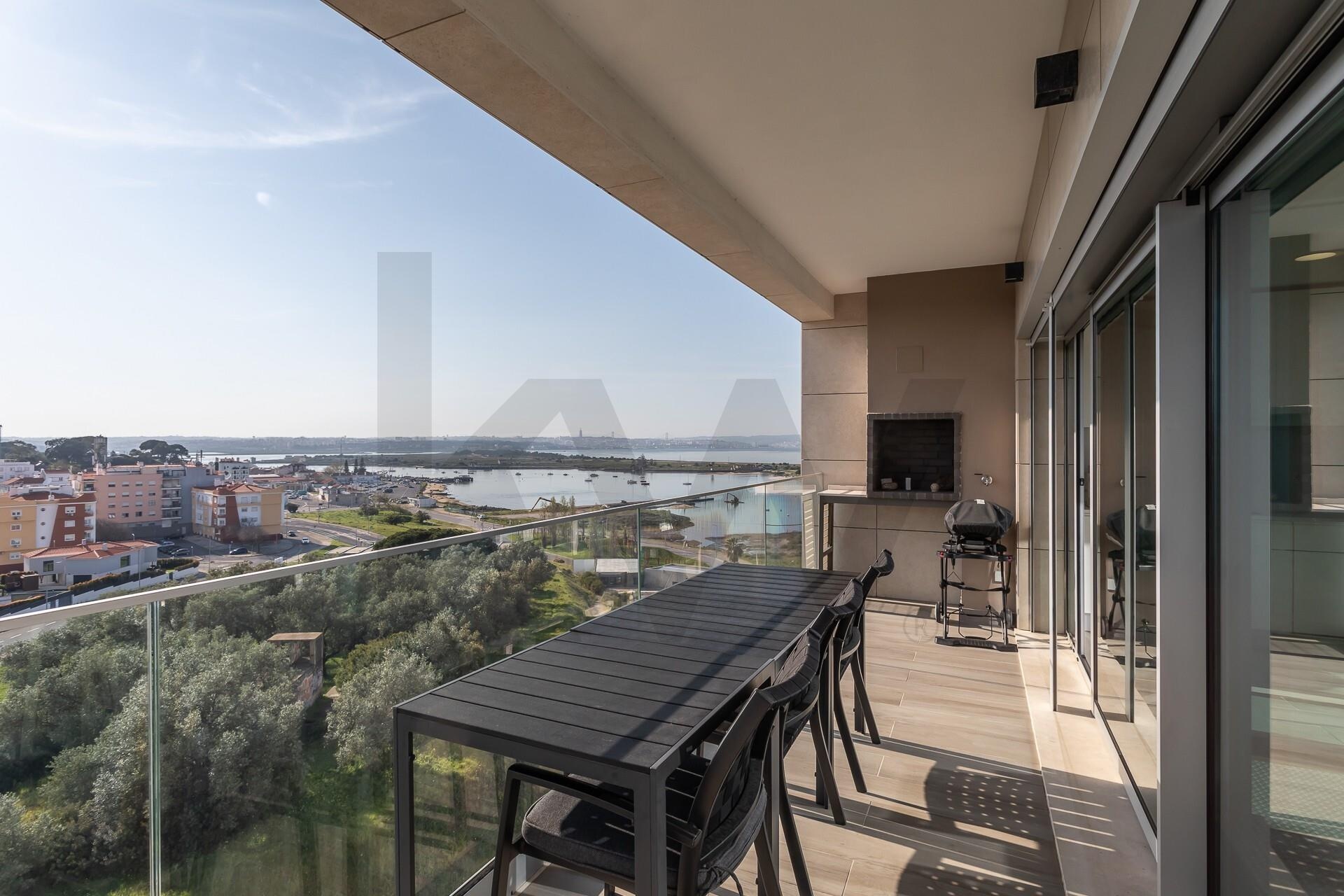 Apartamento T3 à Venda em Seixal - Portugal - 2