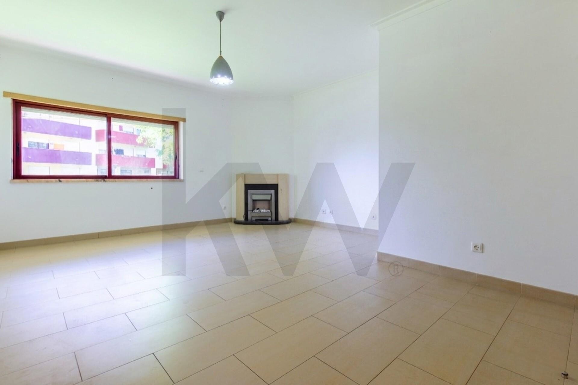 Apartamento T3 à Venda em Seixal - Portugal - 2