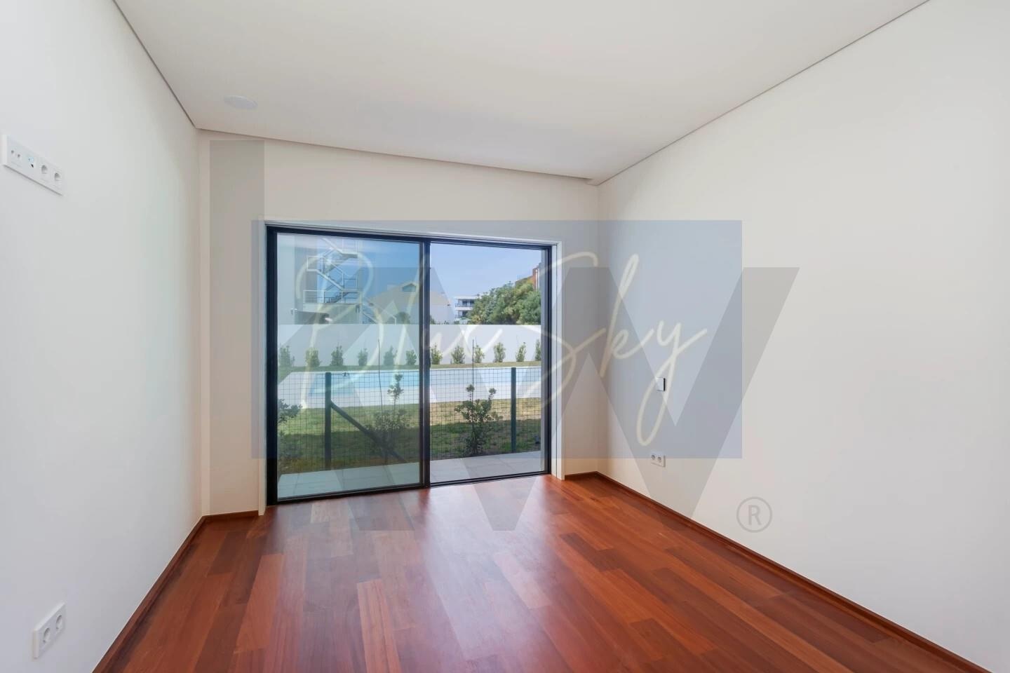 Apartamento T3 à Venda em Vila Nova De Gaia - Porto - Portugal - 8