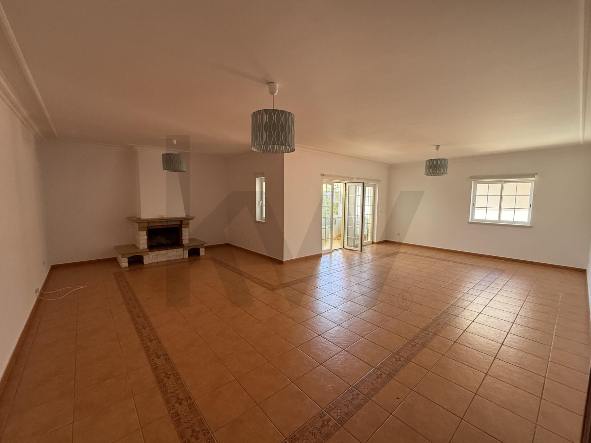 Apartamento T4 à Venda em Sintra - Lisboa - Portugal - 2