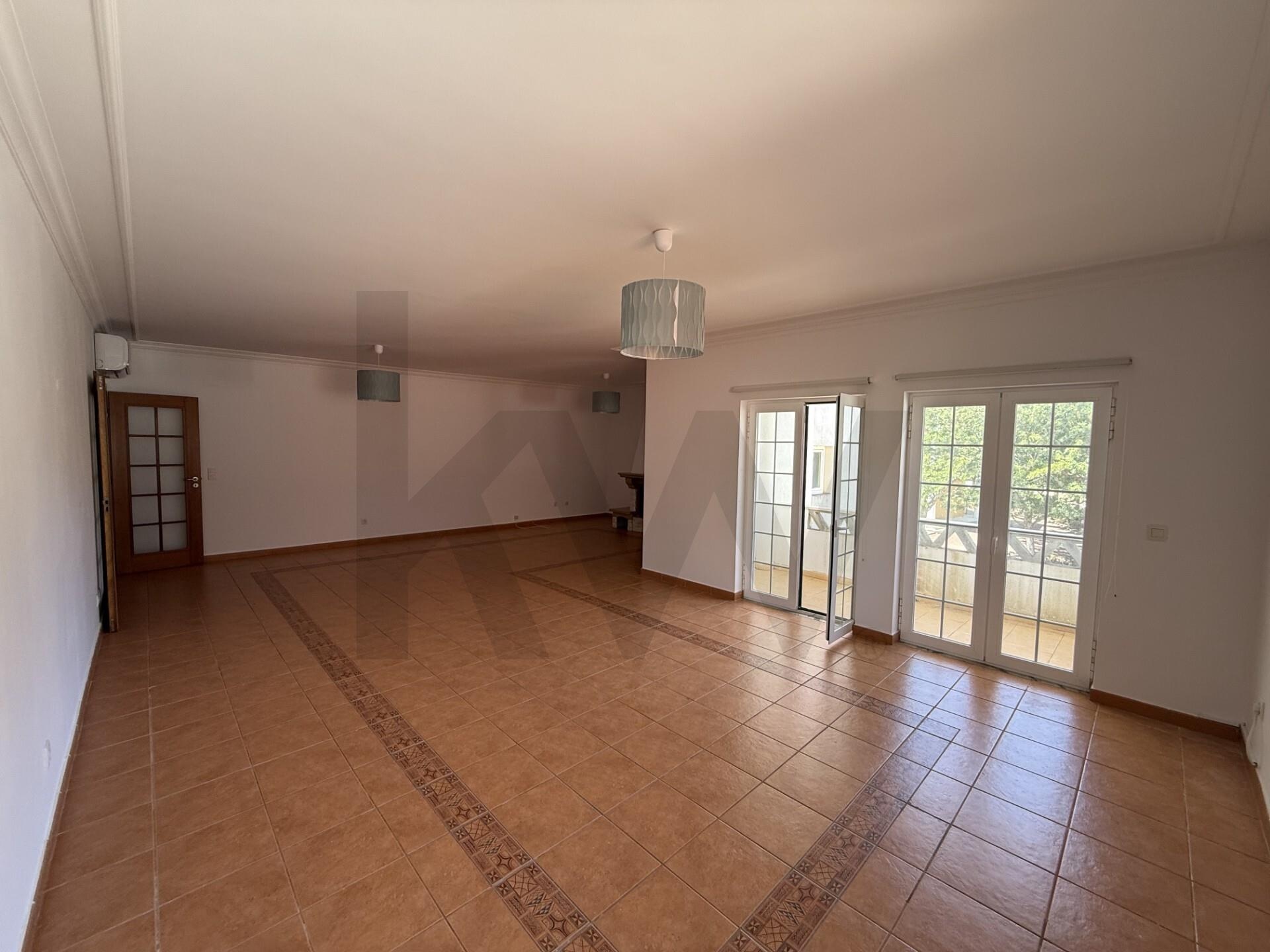 Apartamento T4 à Venda em Sintra - Lisboa - Portugal - 3
