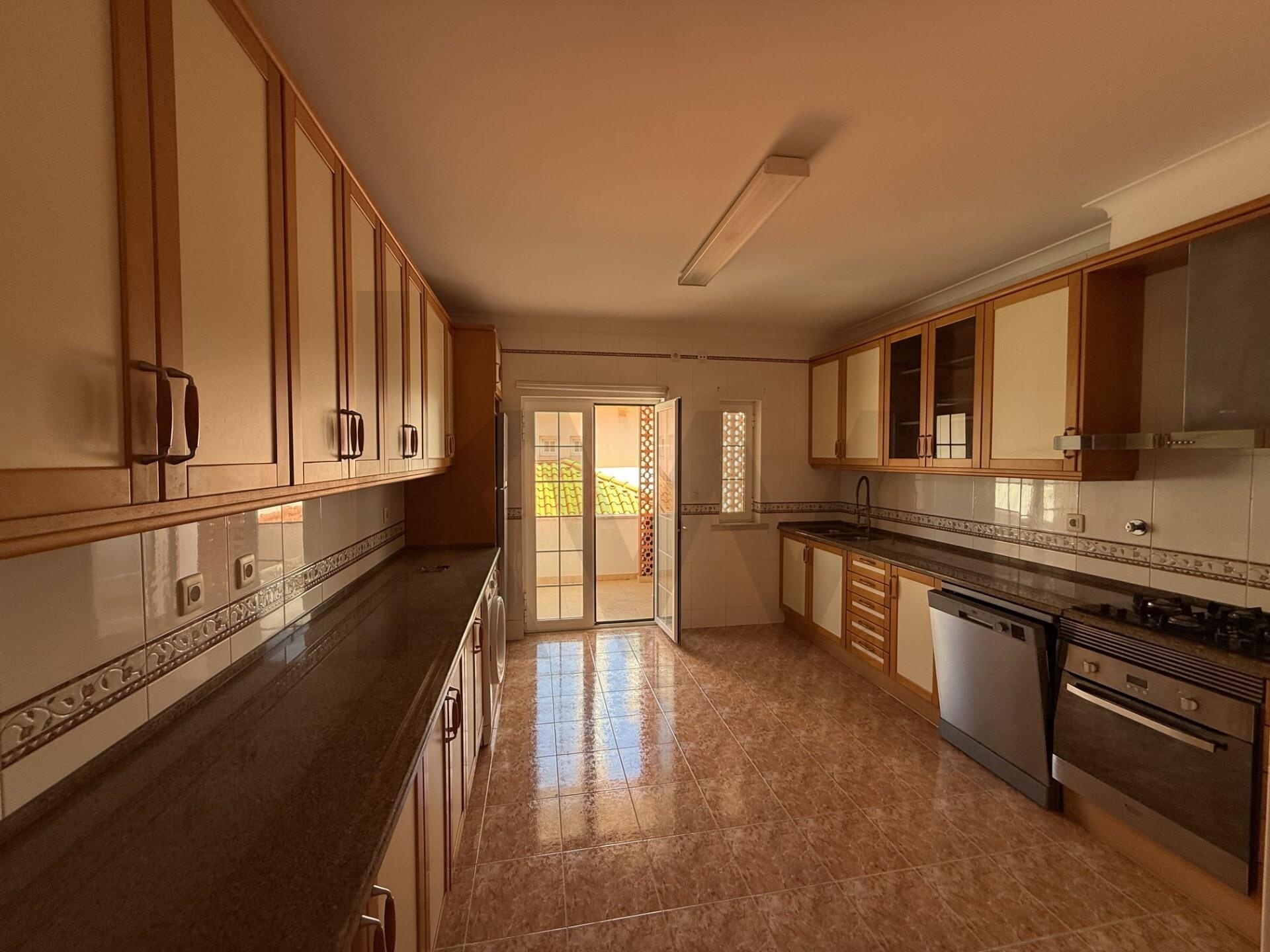 Apartamento T4 à Venda em Sintra - Lisboa - Portugal - 4