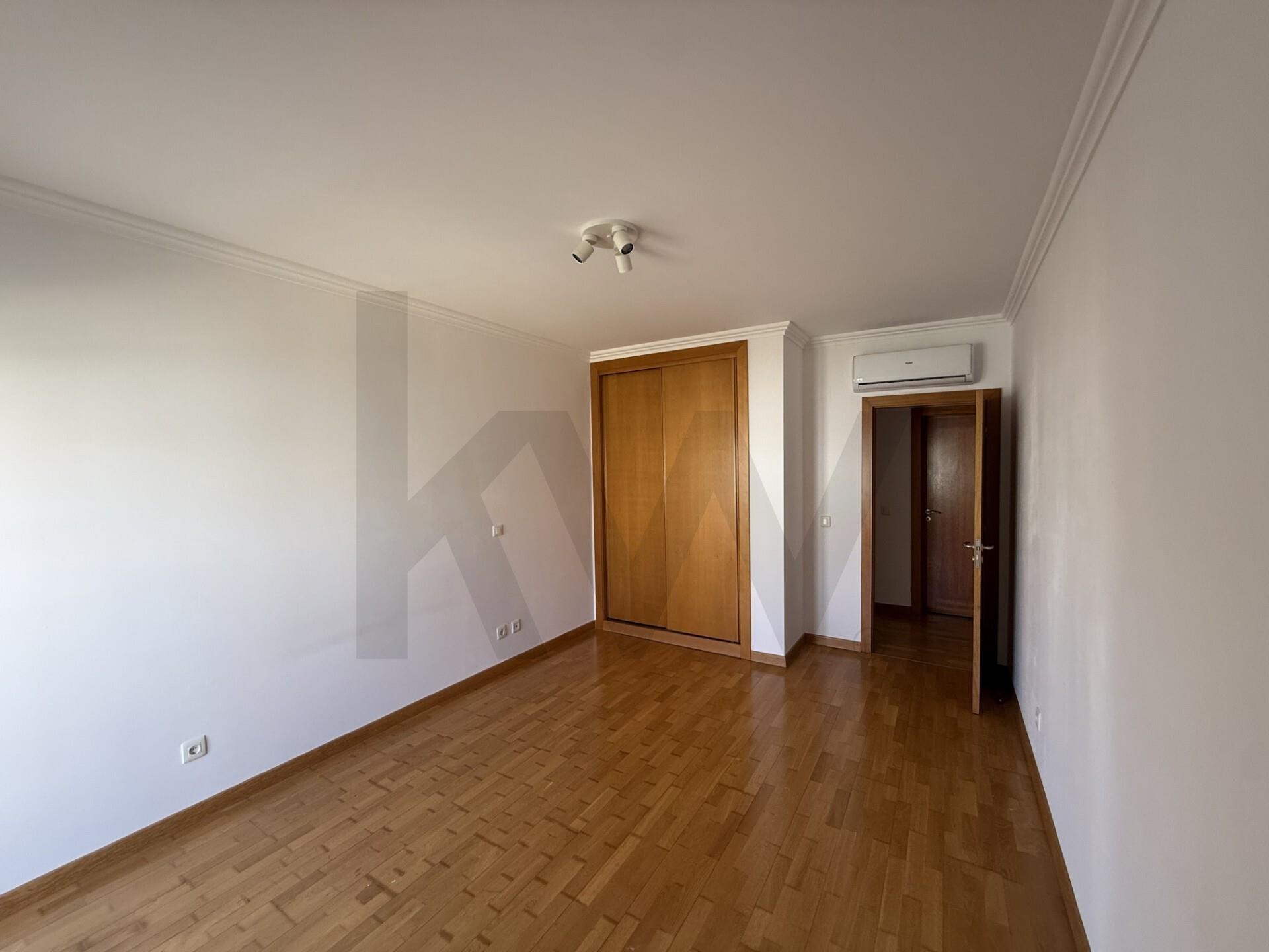 Apartamento T4 à Venda em Sintra - Lisboa - Portugal - 8