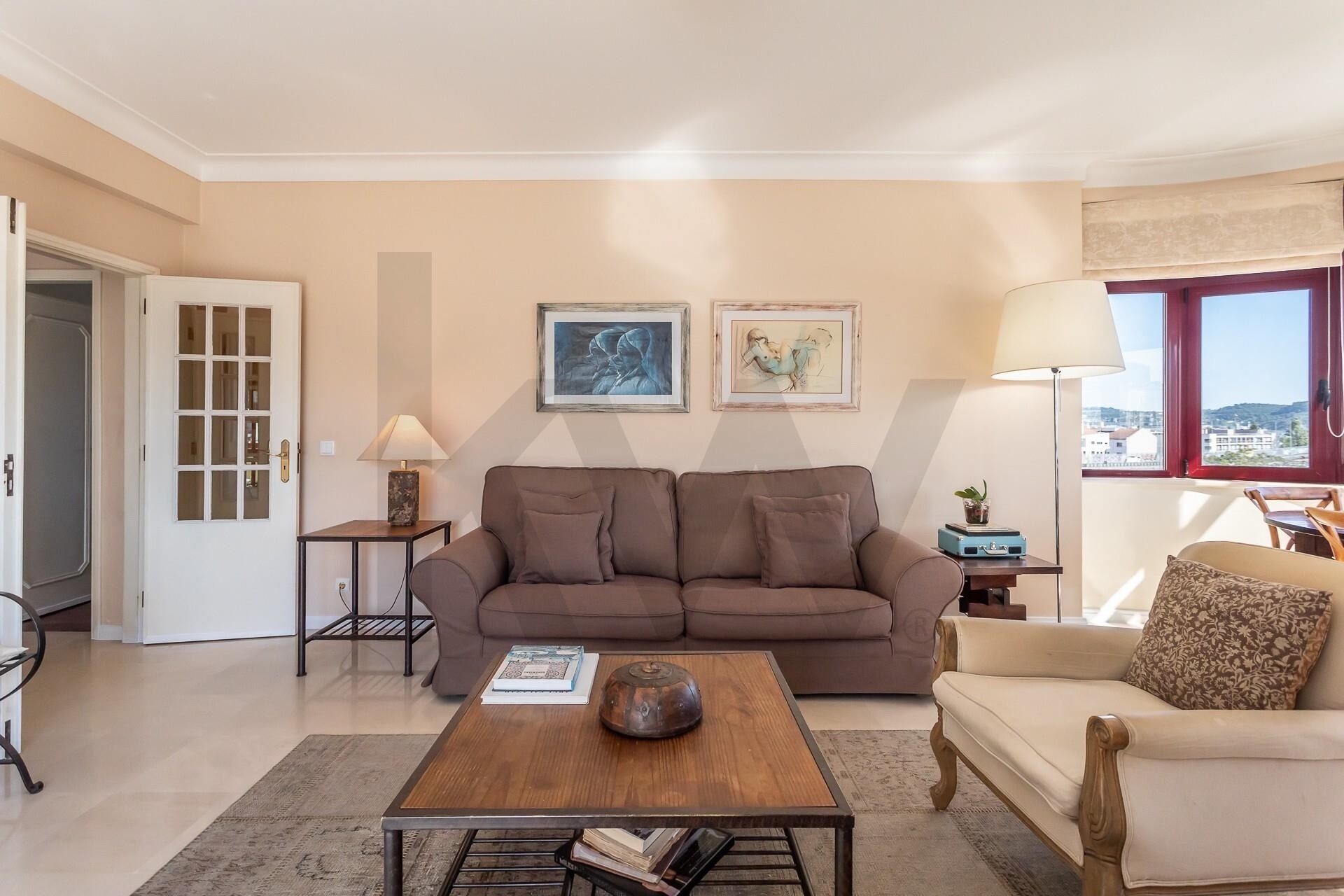 Apartamento T4 à Venda em Algés - Lisboa - Portugal - 2