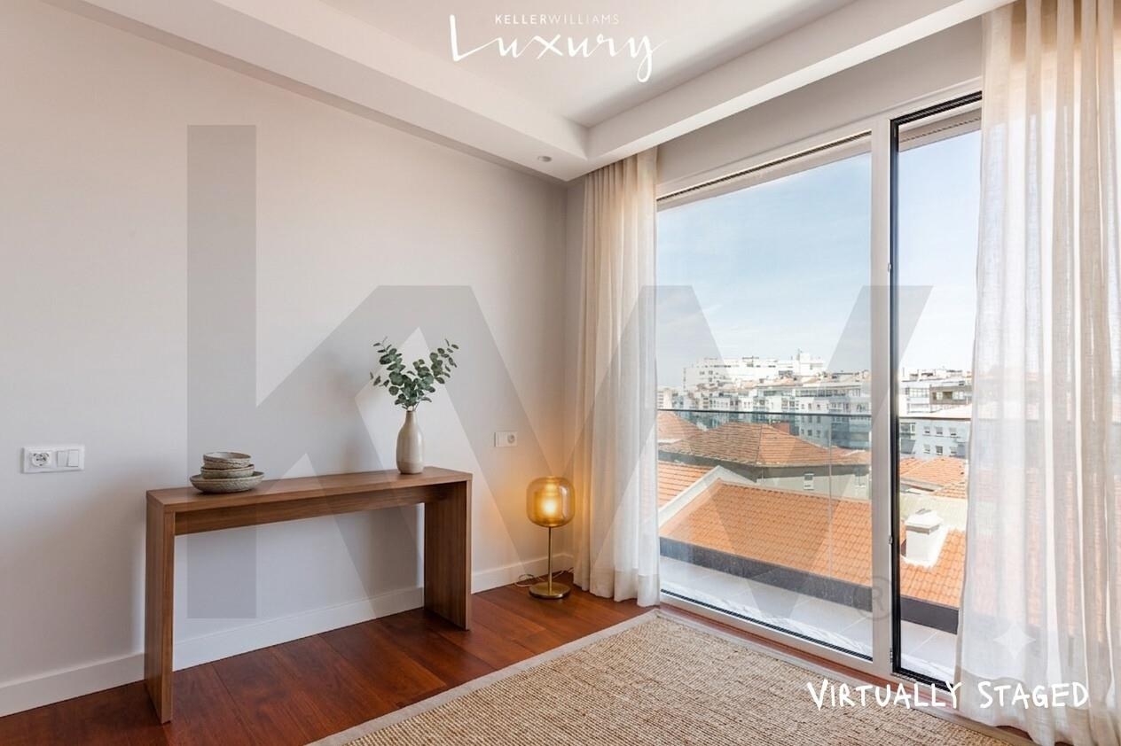 Apartamento T4 à Venda em Almada - Setúbal - Portugal - 4