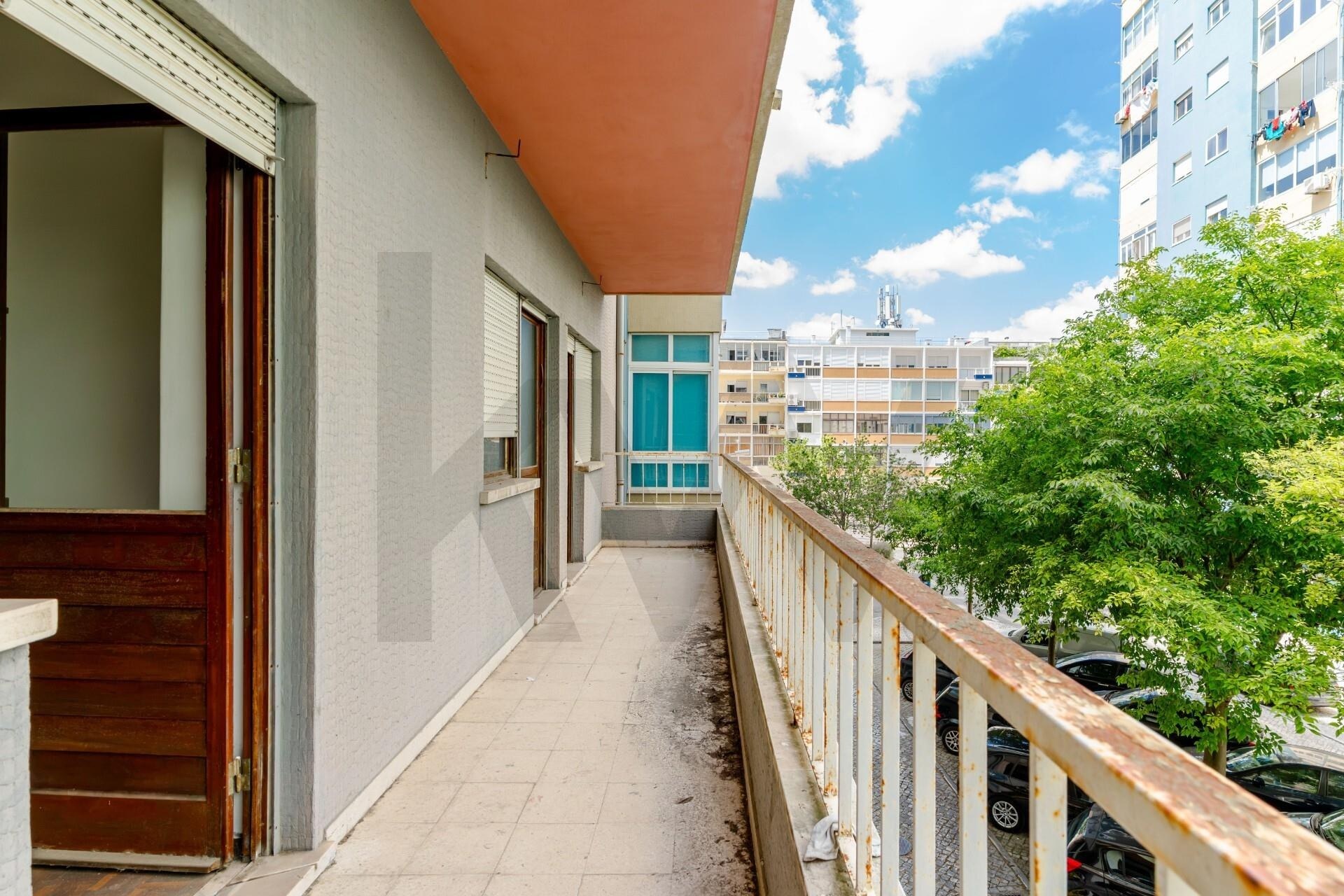 Apartamento T4 à Venda em Almada - Setúbal - Portugal - 1