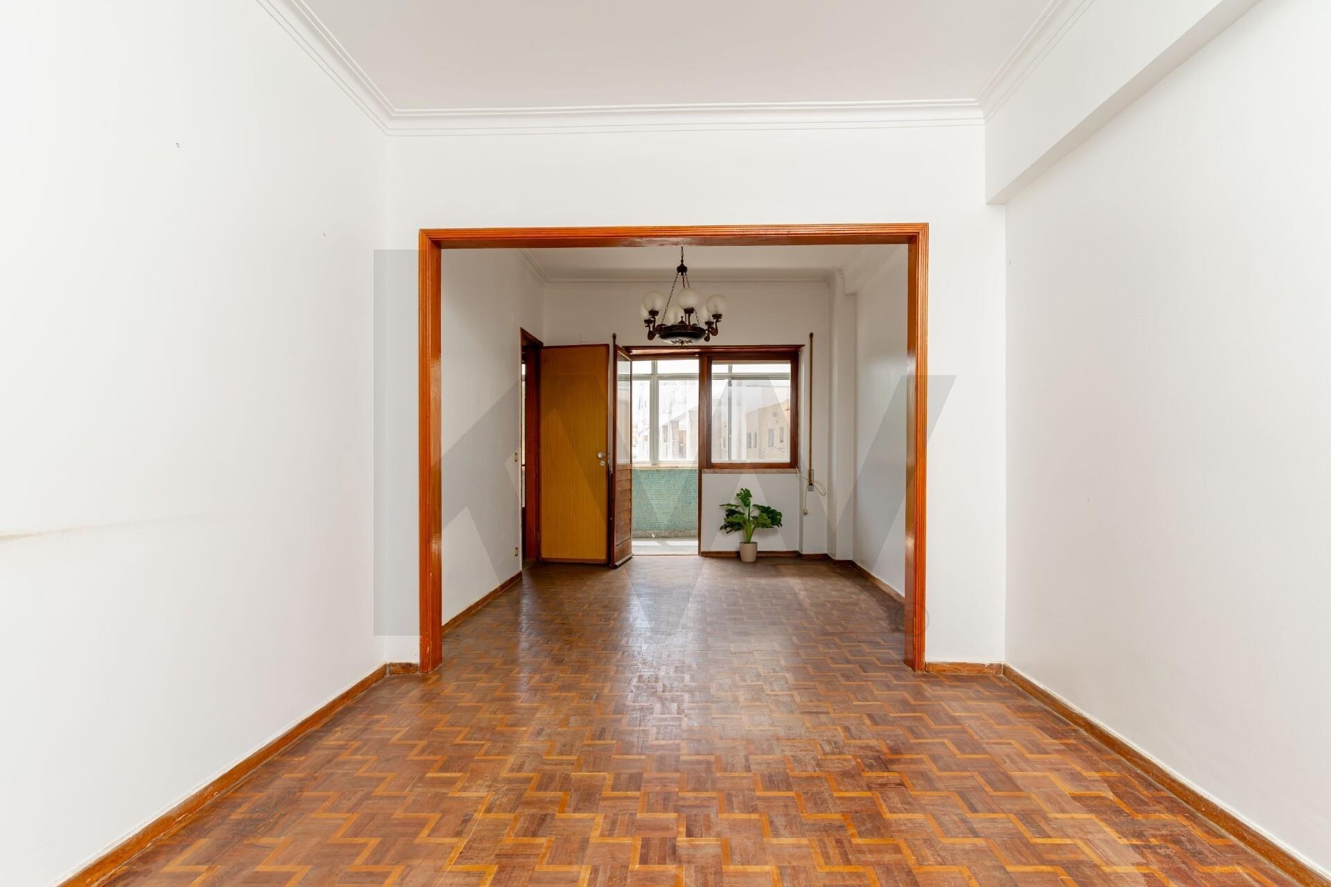 Apartamento T4 à Venda em Almada - Setúbal - Portugal - 4