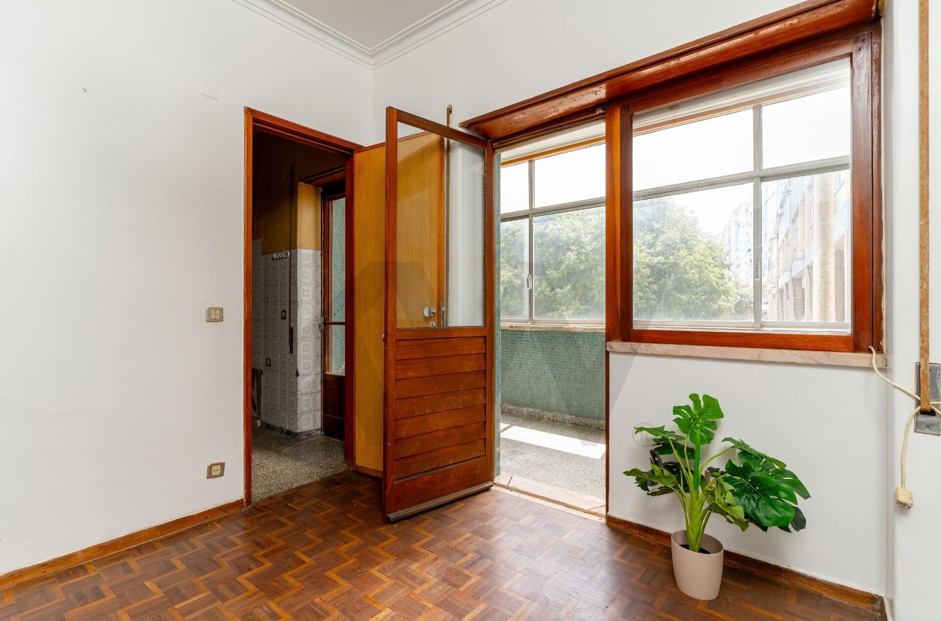 Apartamento T4 à Venda em Almada - Setúbal - Portugal - 6