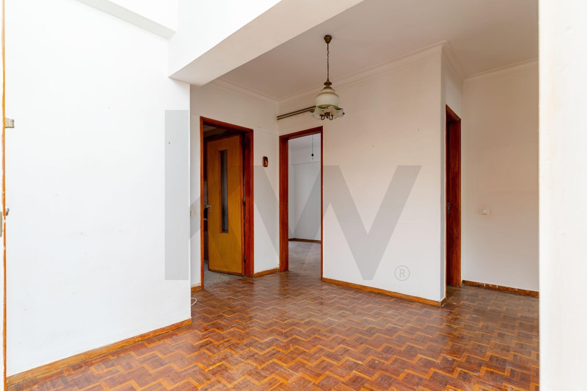 Apartamento T4 à Venda em Almada - Setúbal - Portugal - 8