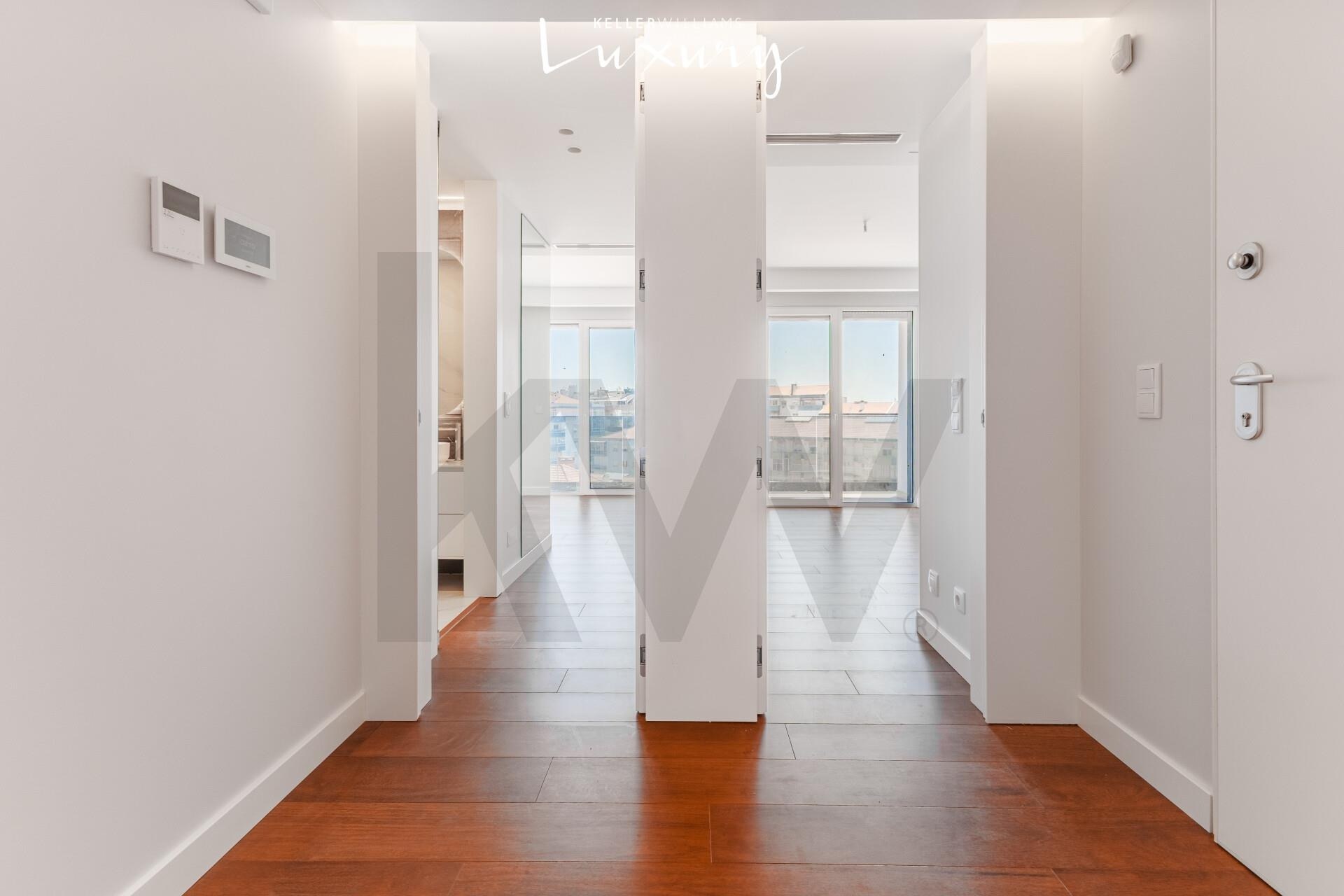 Apartamento T4 à Venda em Almada - Setúbal - Portugal - 6
