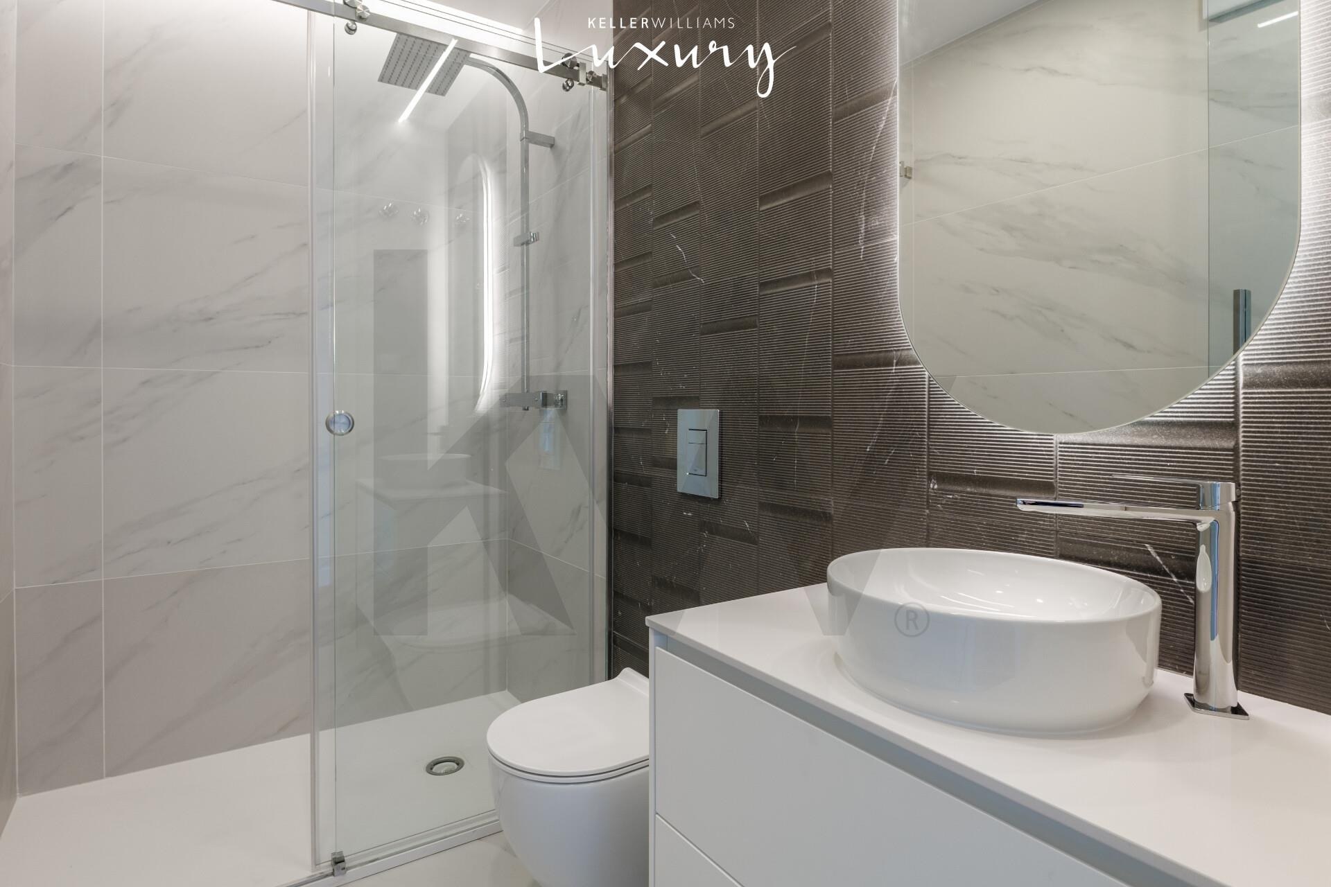 Apartamento T4 à Venda em Almada - Setúbal - Portugal - 8