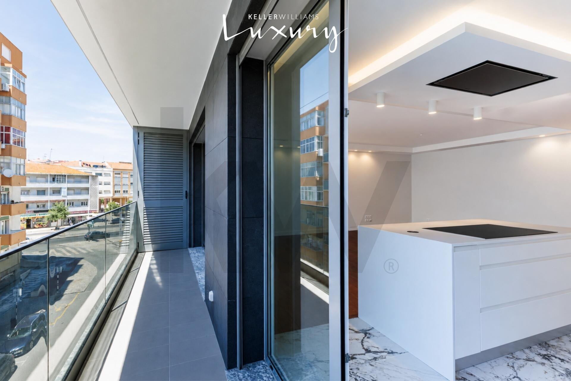 Apartamento T4 à Venda em Almada - Setúbal - Portugal - 3