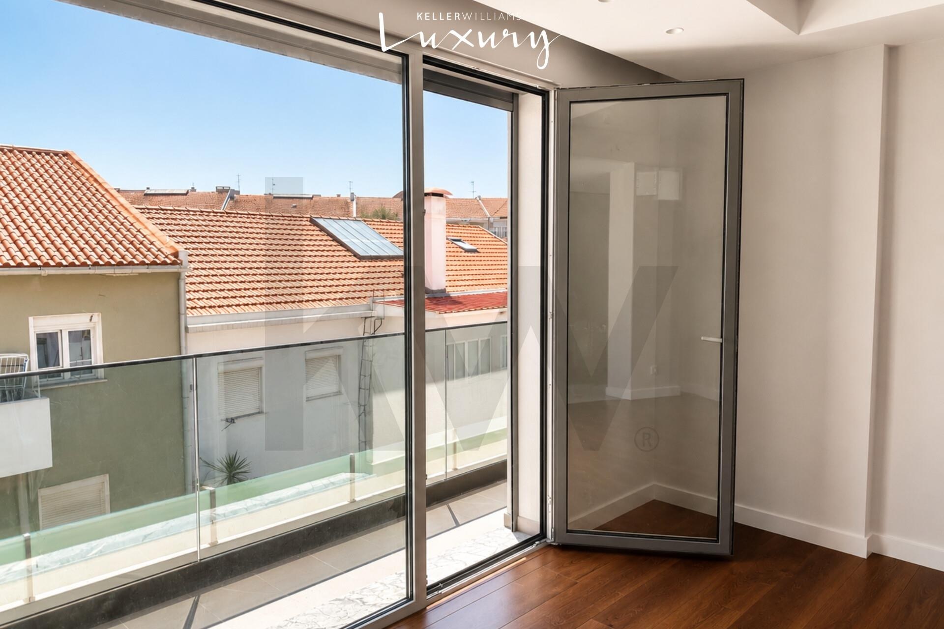 Apartamento T4 à Venda em Almada - Setúbal - Portugal - 5