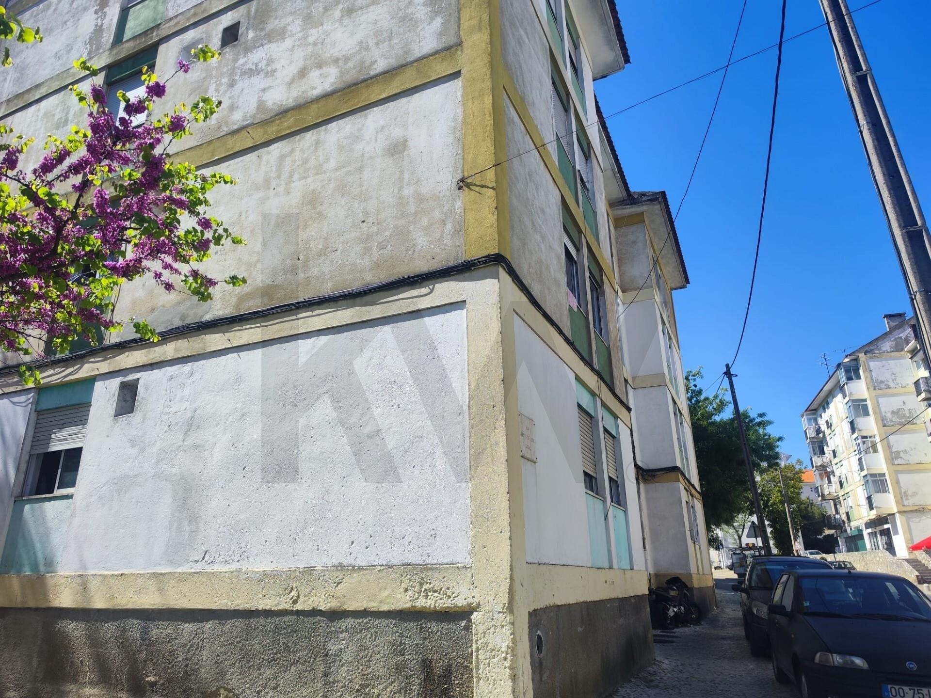 Apartamento T4 à Venda em Almada - Setúbal - Portugal - 2