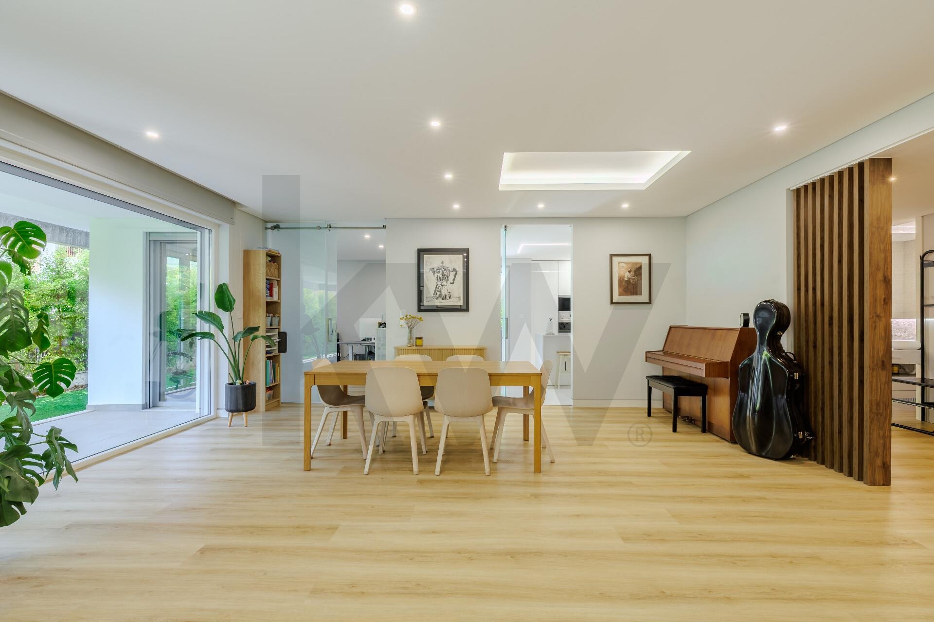 Apartamento T4 à Venda em Carcavelos - Lisboa - Portugal - 1
