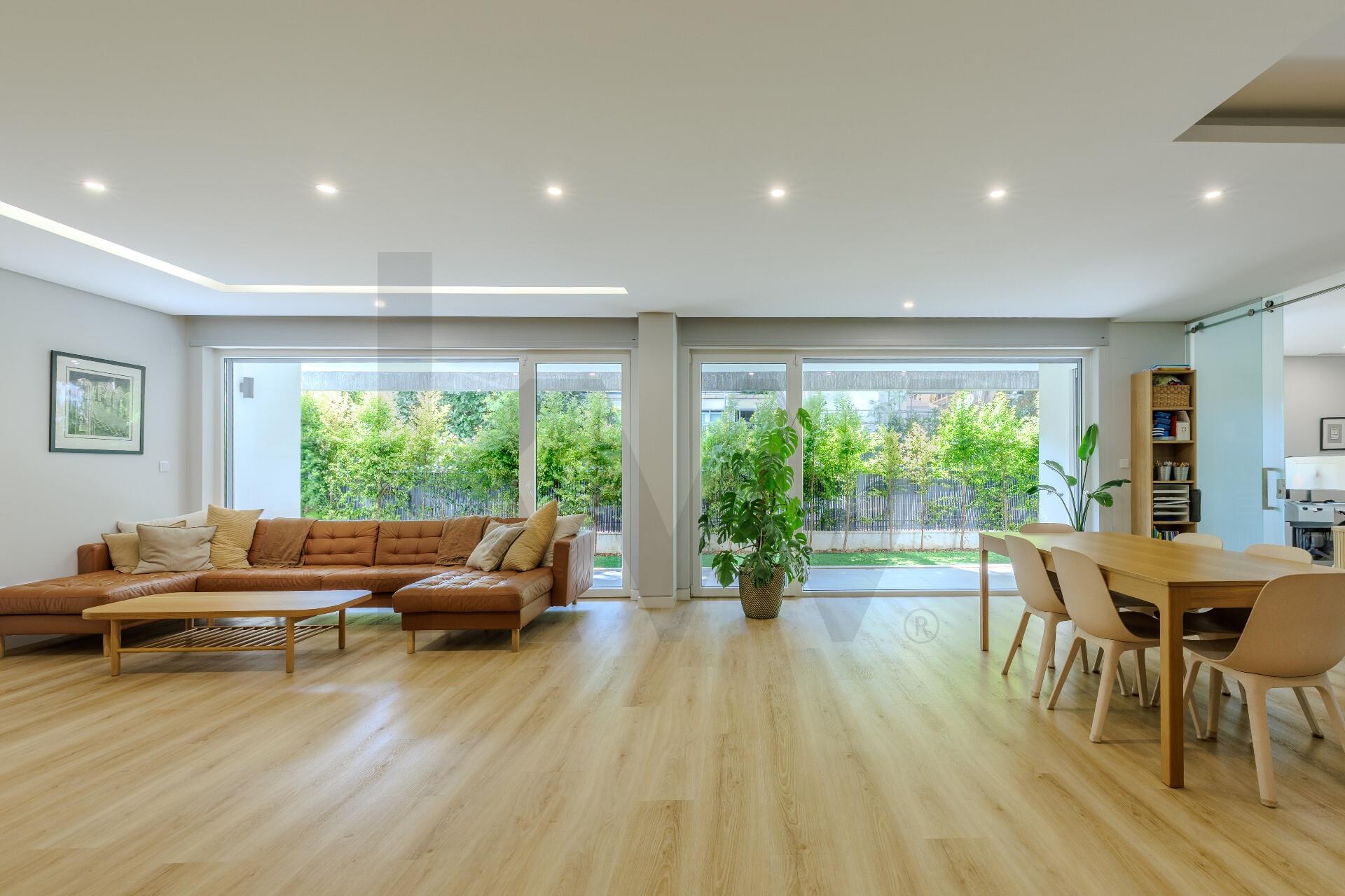 Apartamento T4 à Venda em Carcavelos - Lisboa - Portugal - 2