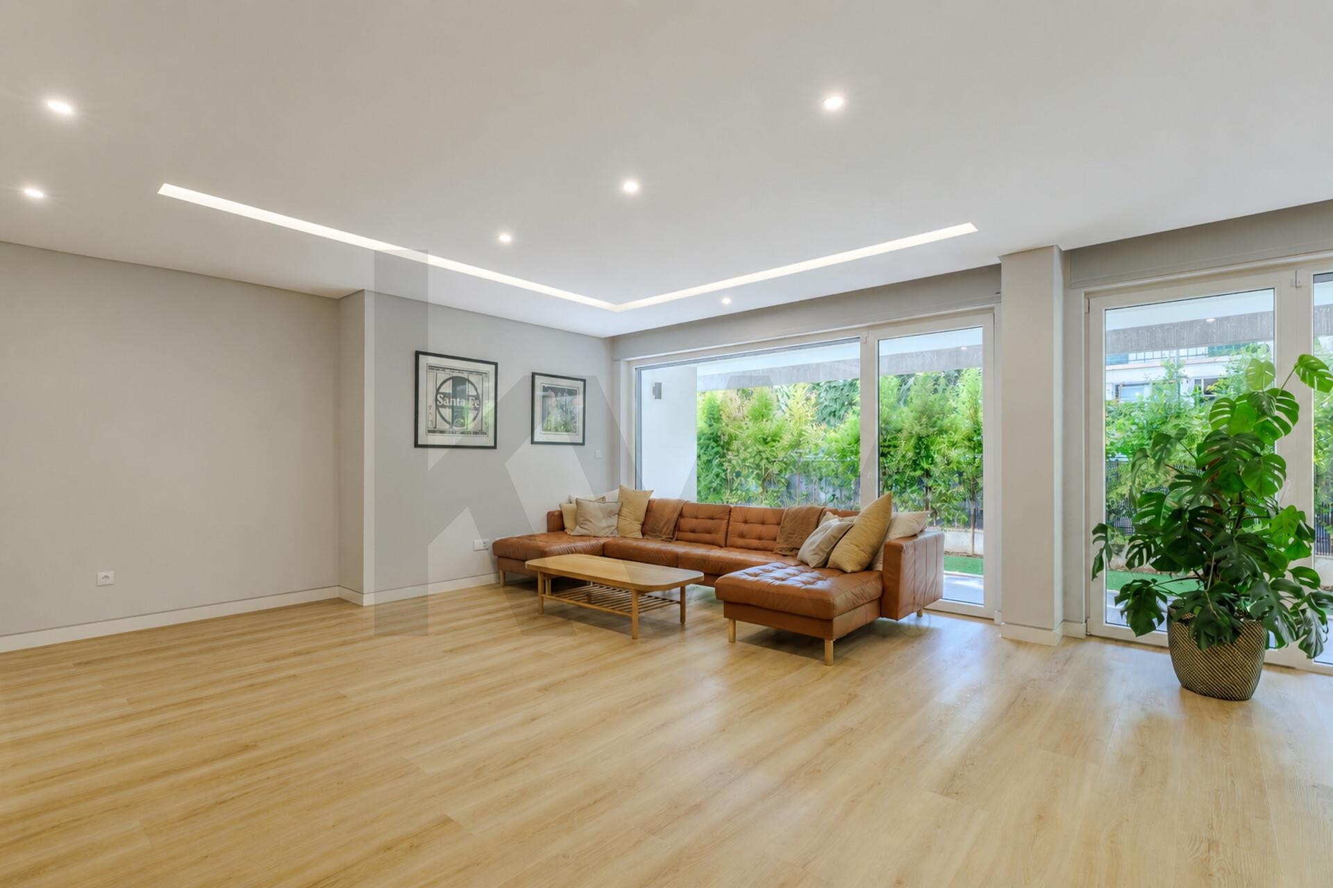Apartamento T4 à Venda em Carcavelos - Lisboa - Portugal - 4