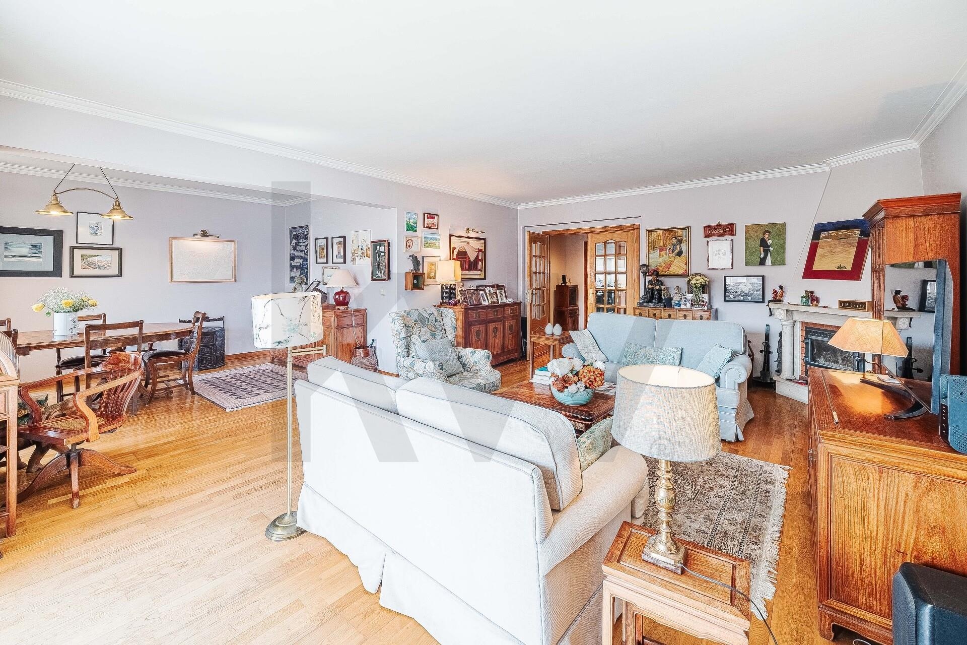 Apartamento T4 à Venda em Mem Martins - Lisboa - Portugal - 1