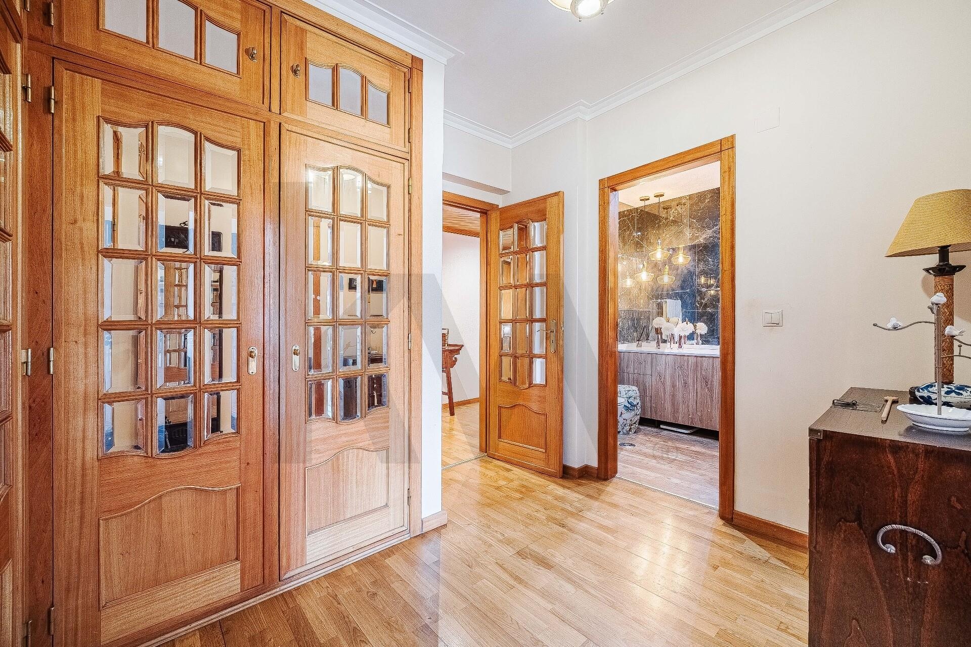 Apartamento T4 à Venda em Mem Martins - Lisboa - Portugal - 3