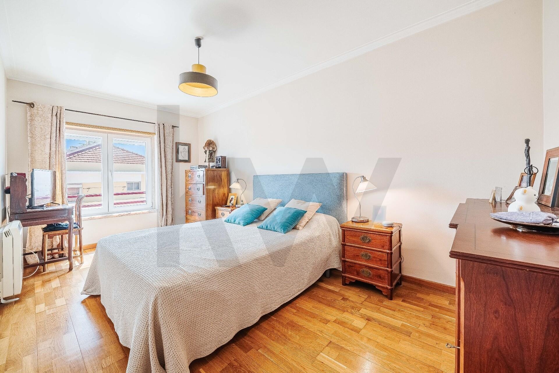 Apartamento T4 à Venda em Mem Martins - Lisboa - Portugal - 4