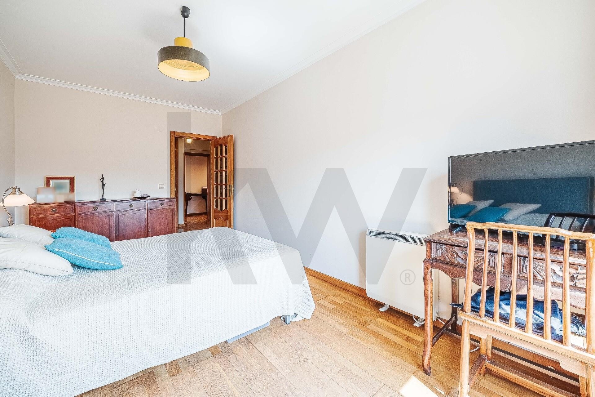 Apartamento T4 à Venda em Mem Martins - Lisboa - Portugal - 5