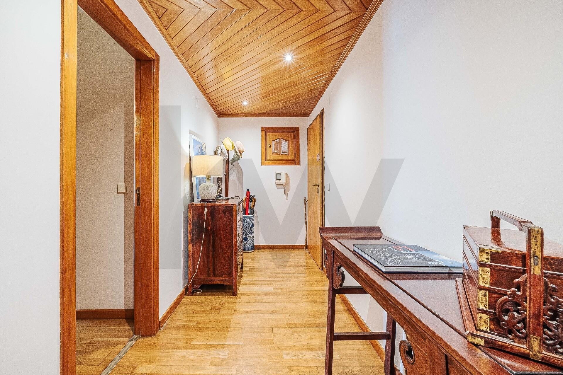 Apartamento T4 à Venda em Mem Martins - Lisboa - Portugal - 8