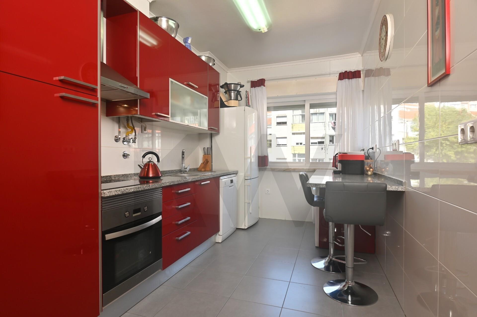 Apartamento T4 à Venda em Mem Martins - Lisboa - Portugal - 2
