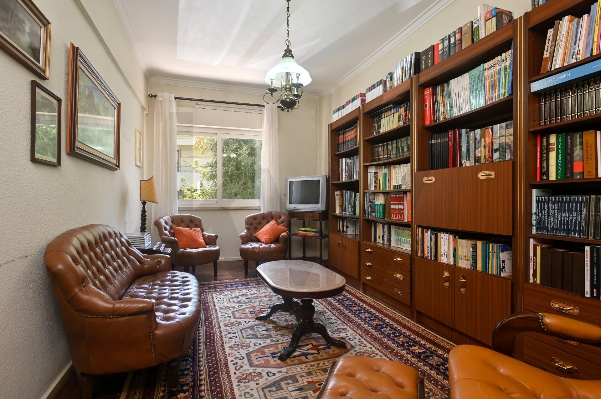 Apartamento T4 à Venda em Mem Martins - Lisboa - Portugal - 3