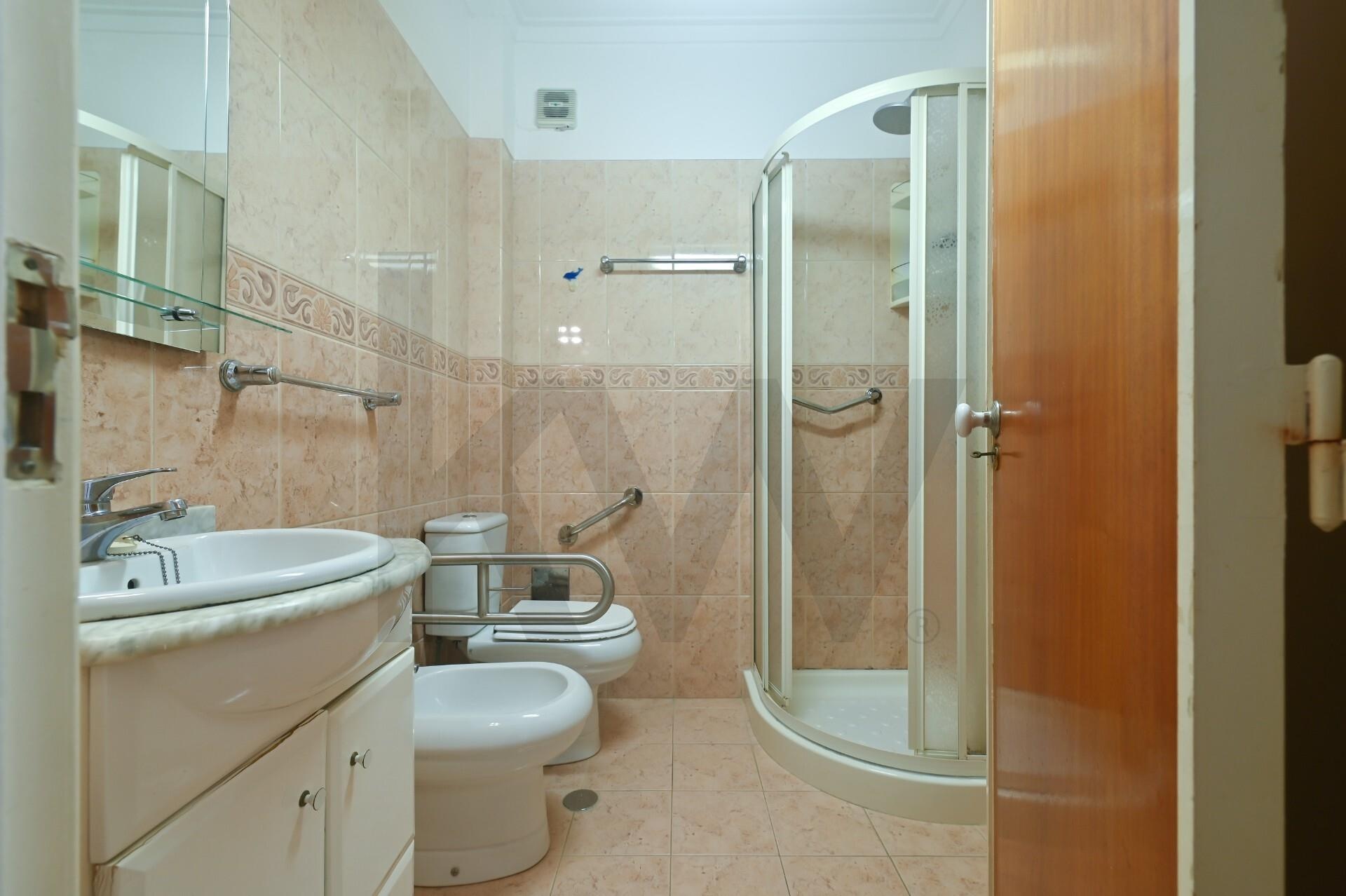 Apartamento T4 à Venda em Mem Martins - Lisboa - Portugal - 8
