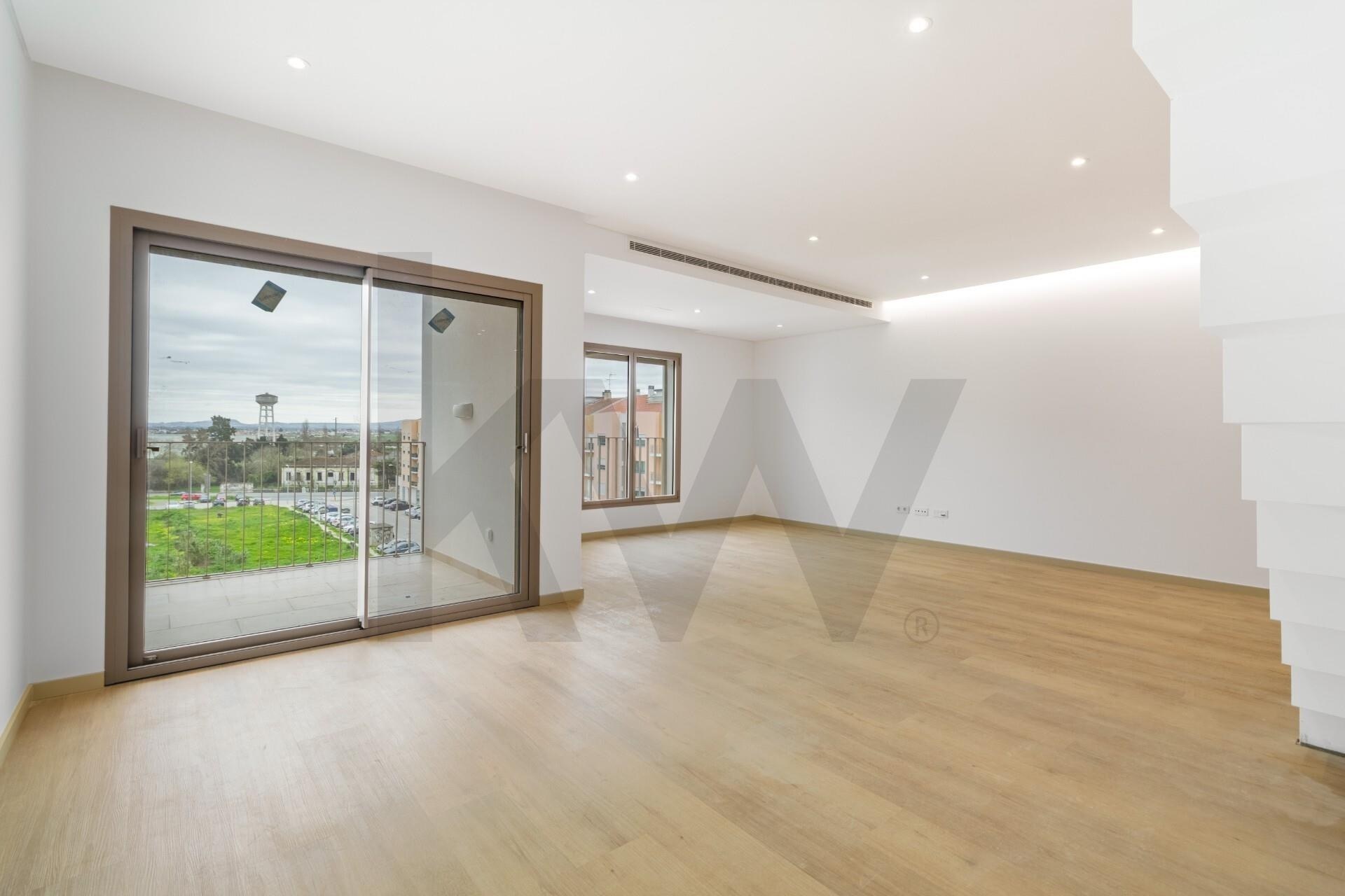 Apartamento T4 à Venda em Montijo - Setúbal - Portugal - 1