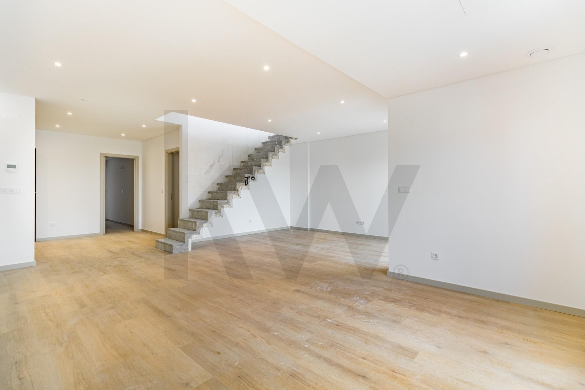 Apartamento T4 à Venda em Montijo - Setúbal - Portugal - 2