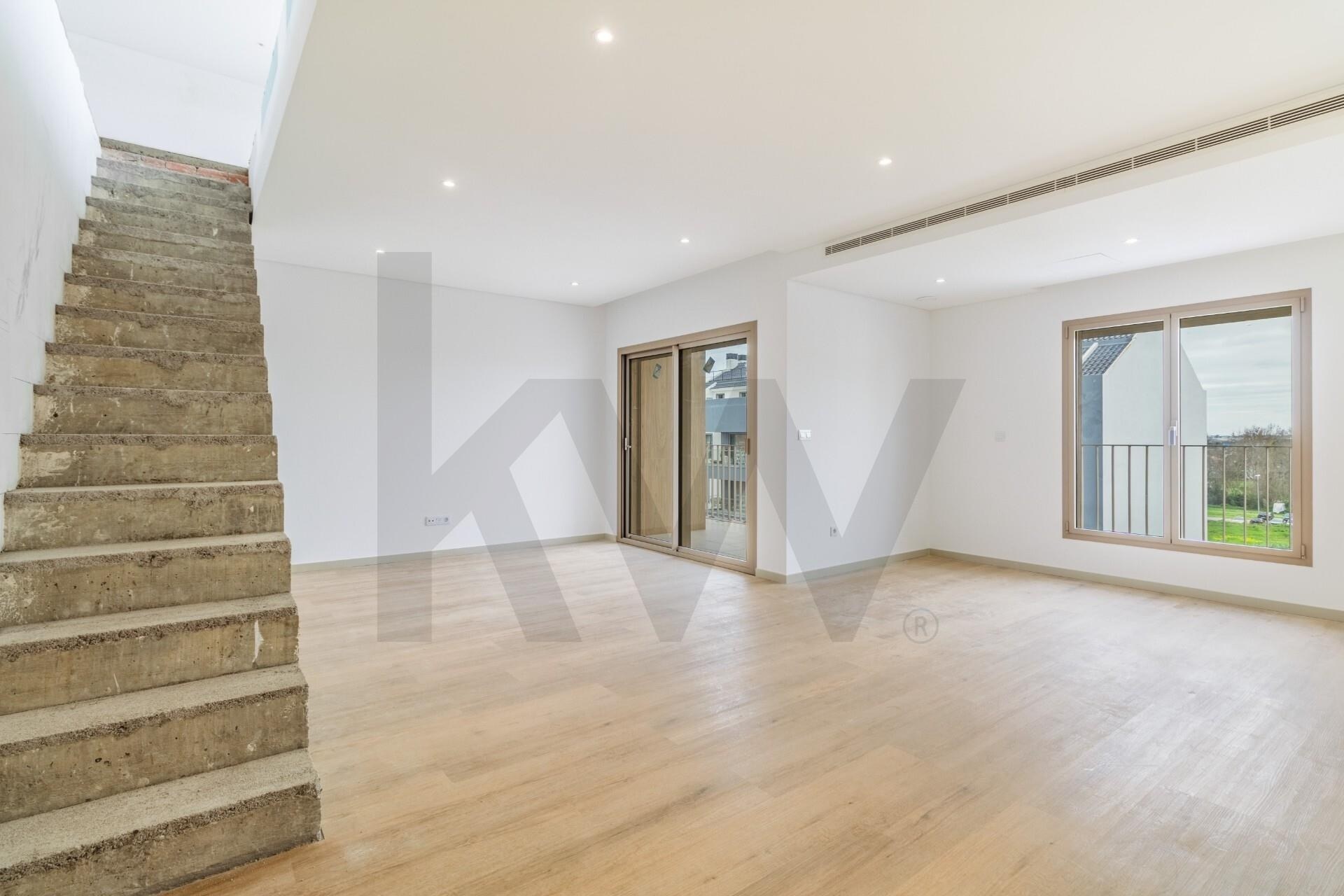Apartamento T4 à Venda em Montijo - Setúbal - Portugal - 3
