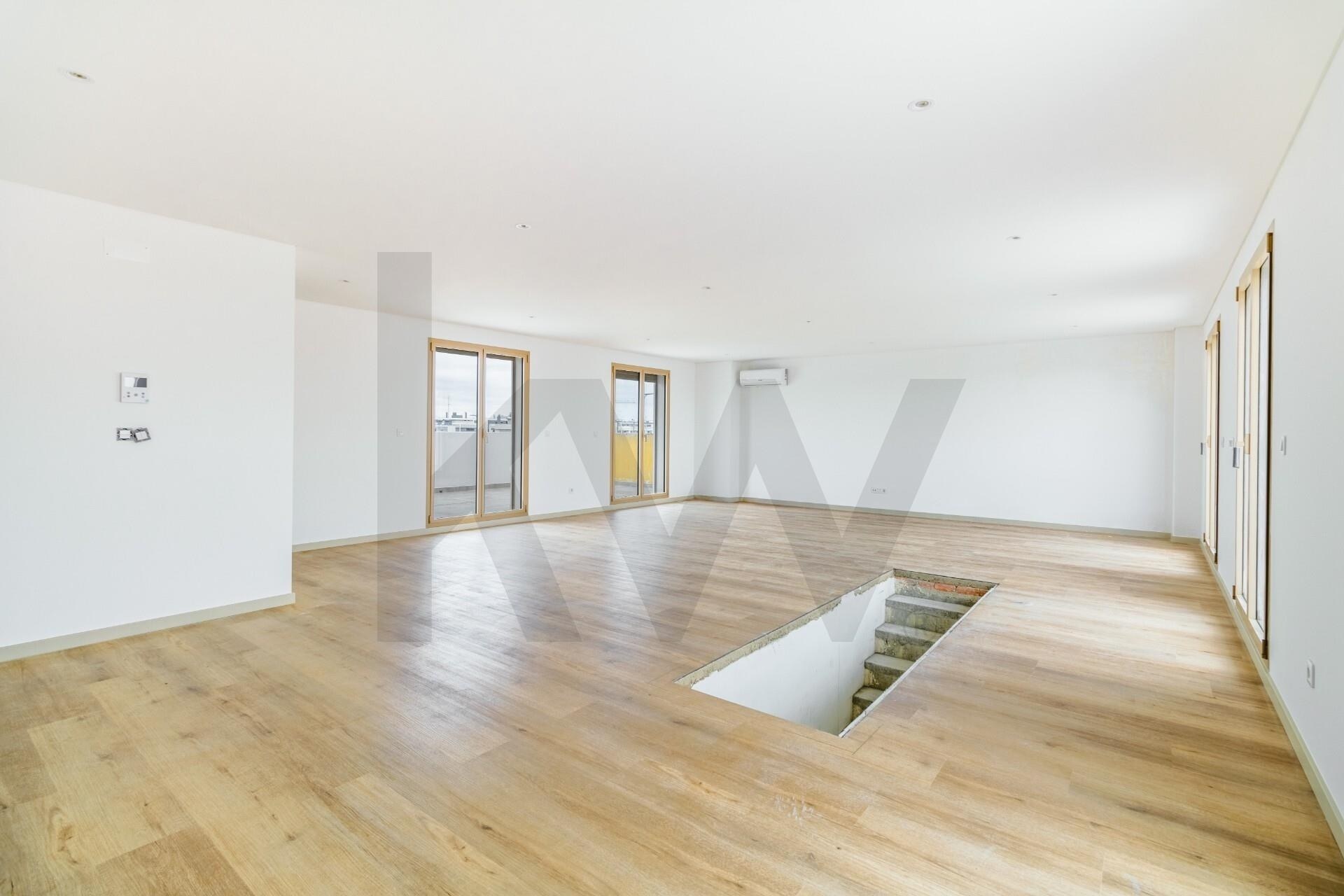 Apartamento T4 à Venda em Montijo - Setúbal - Portugal - 2