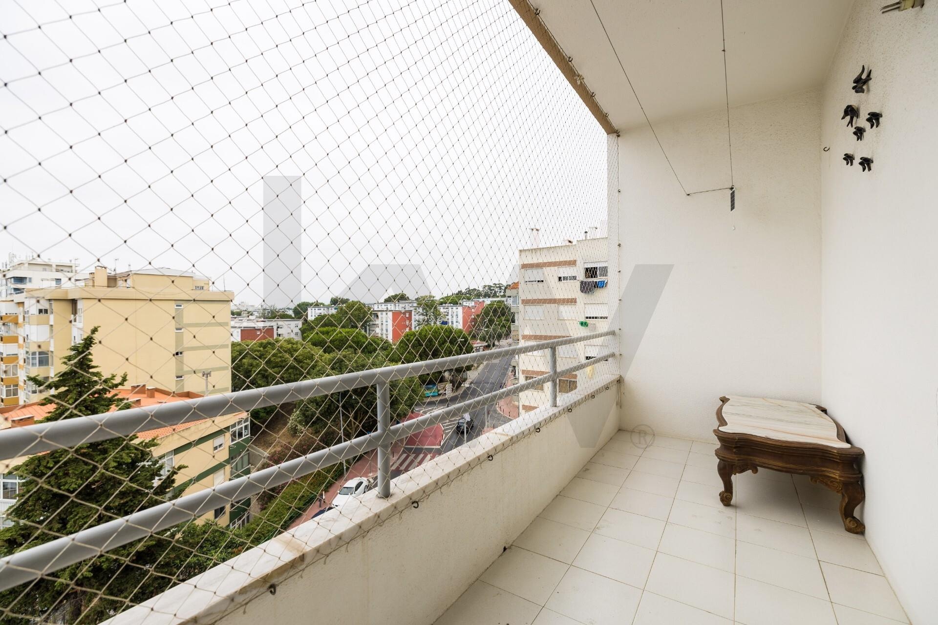 Apartamento T4 à Venda em Oeiras - Lisboa - Portugal - 2
