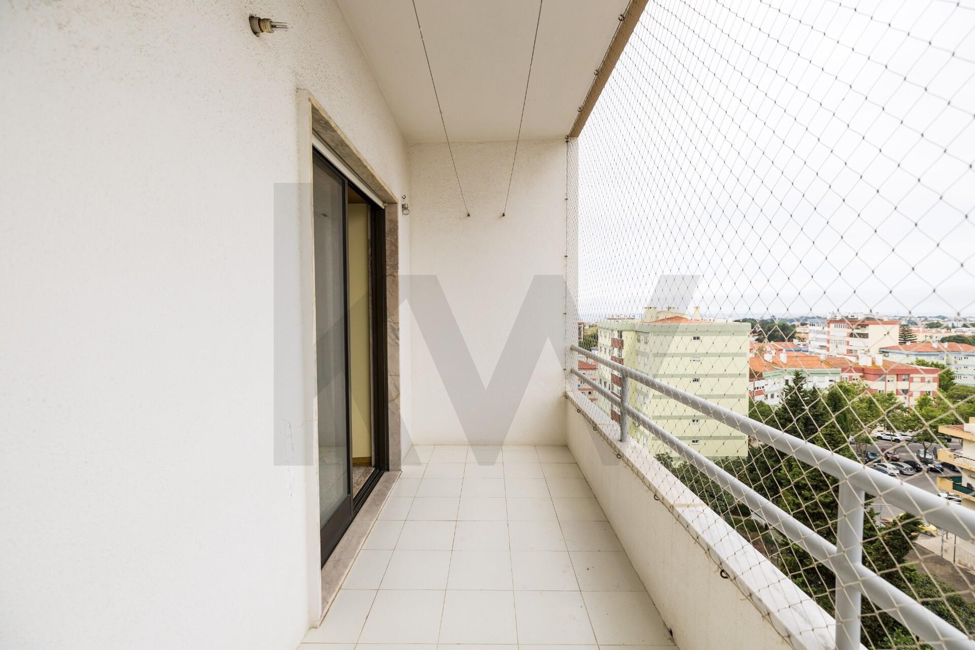 Apartamento T4 à Venda em Oeiras - Lisboa - Portugal - 3
