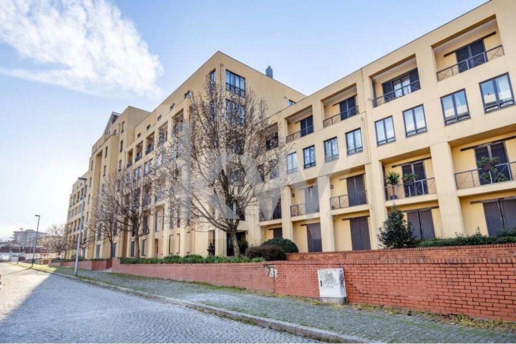 Apartamento T4 à Venda em Porto - Portugal - 1