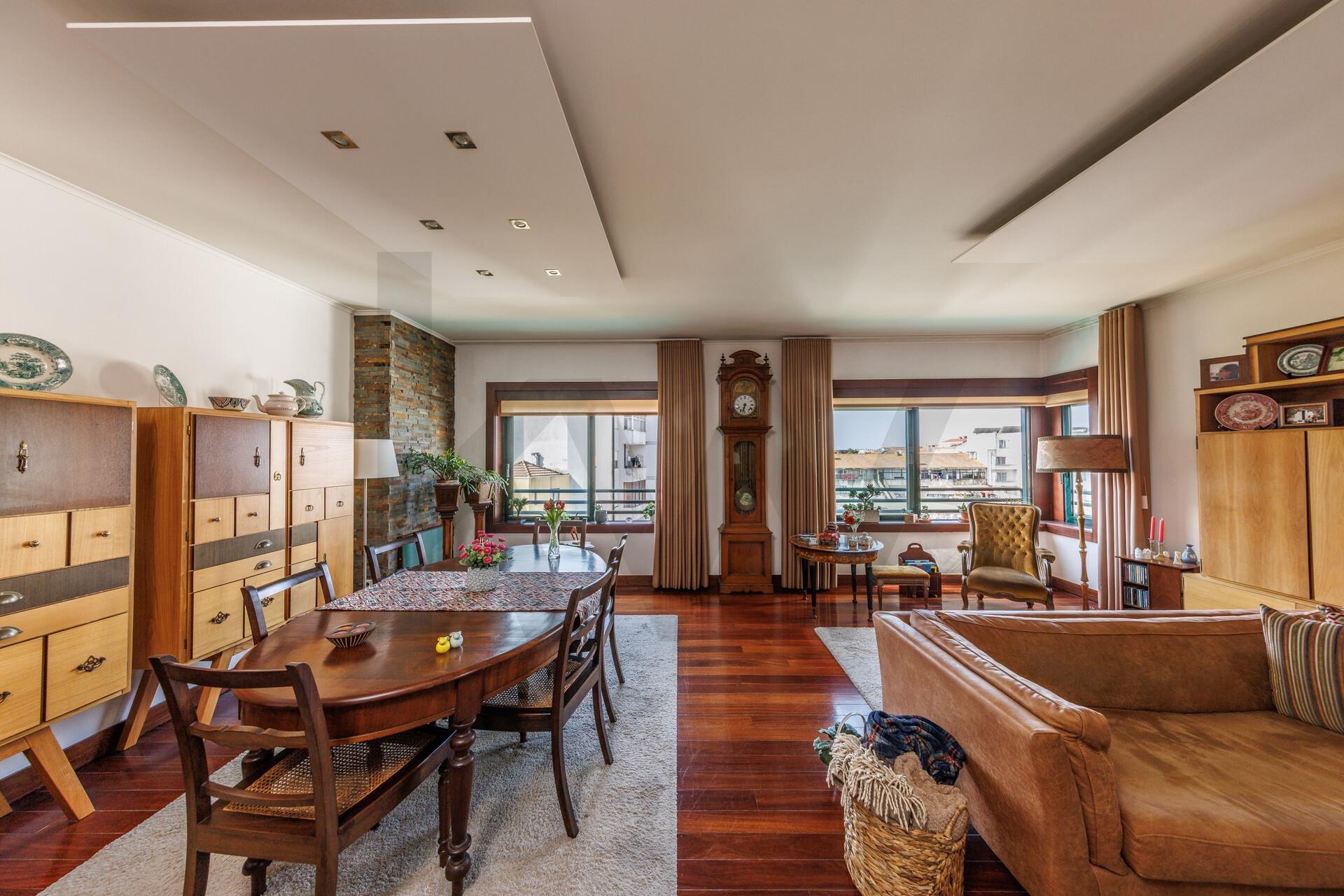 Apartamento T4 à Venda em Porto - Portugal - 2