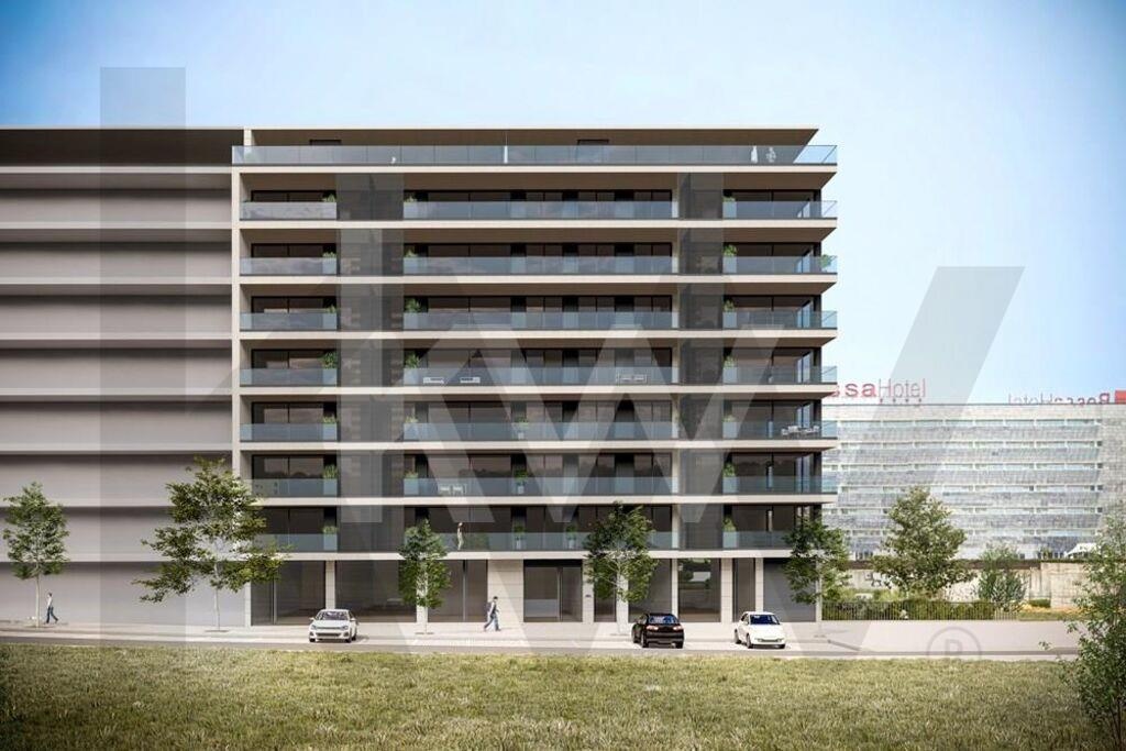 Apartamento T4 na Planta à Venda em Porto - Portugal - 1