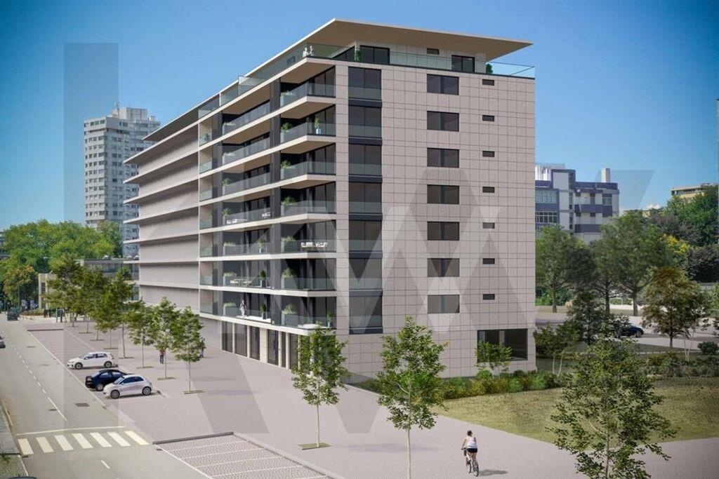 Apartamento T4 na Planta à Venda em Porto - Portugal - 2