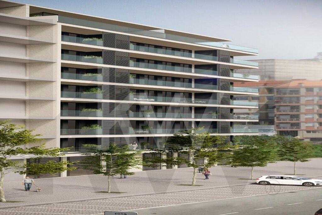 Apartamento T4 na Planta à Venda em Porto - Portugal - 3
