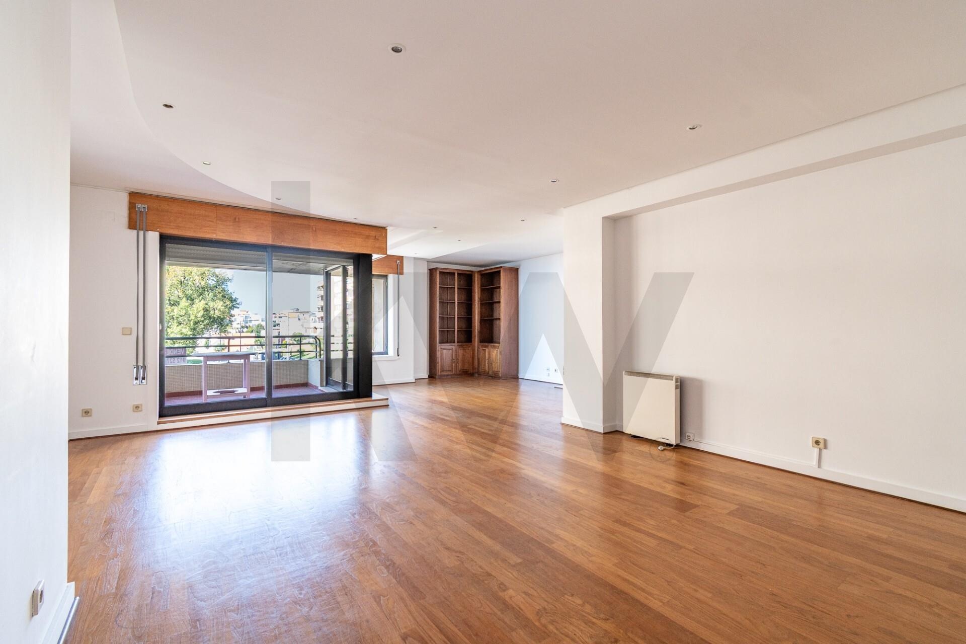 Apartamento T4 à Venda em Porto - Portugal - 2