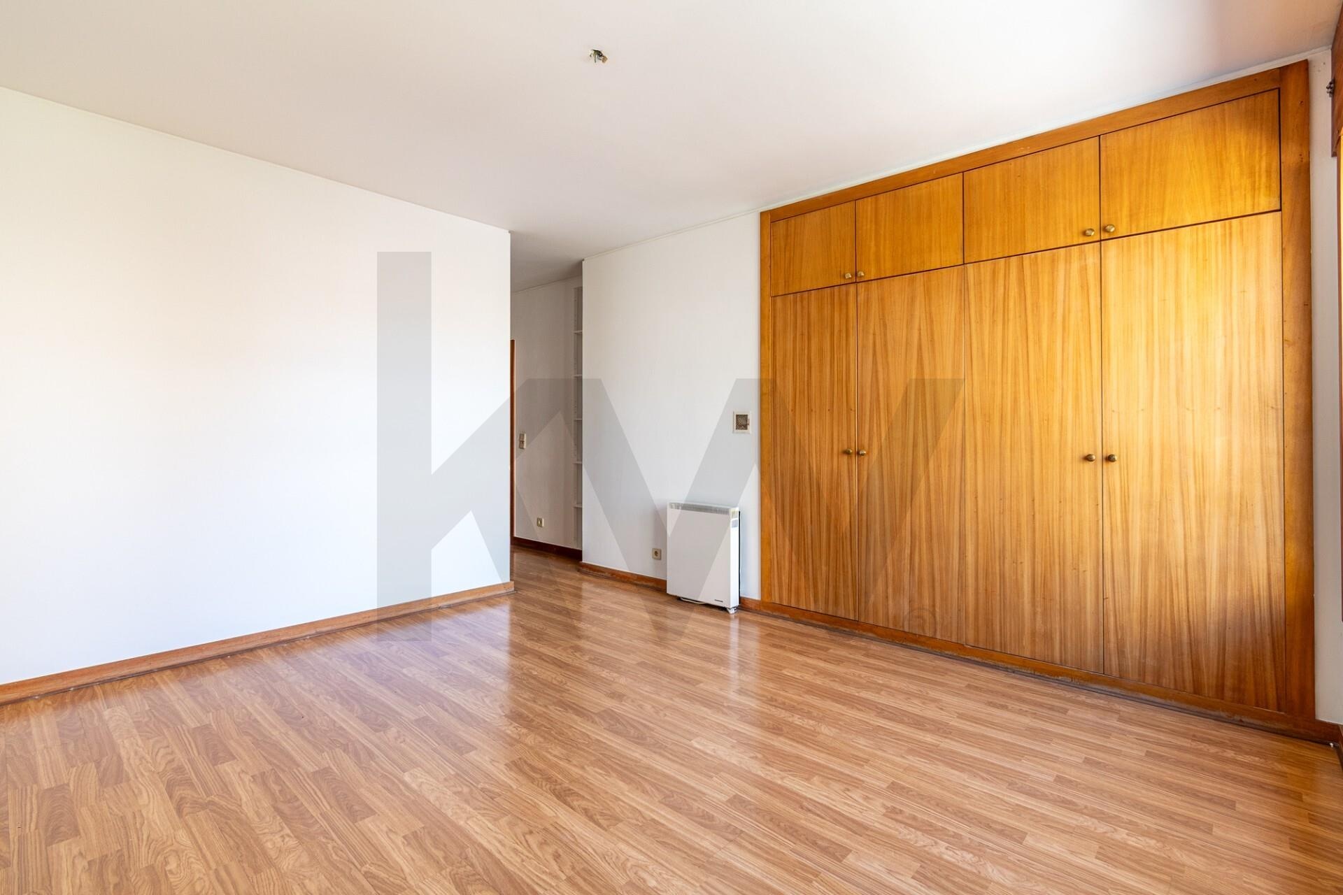 Apartamento T4 à Venda em Porto - Portugal - 4