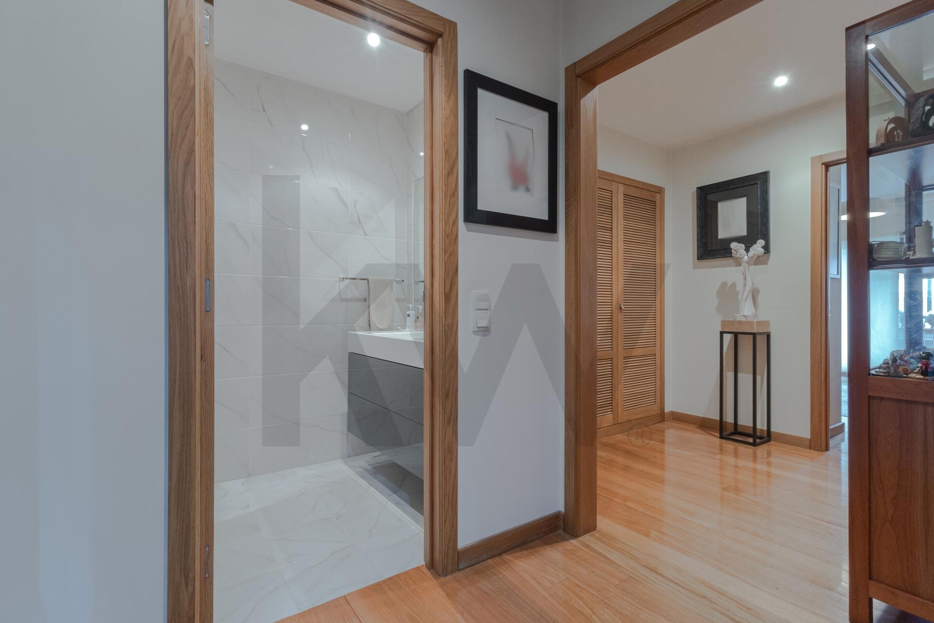 Apartamento T4 à Venda em Porto - Portugal - 7