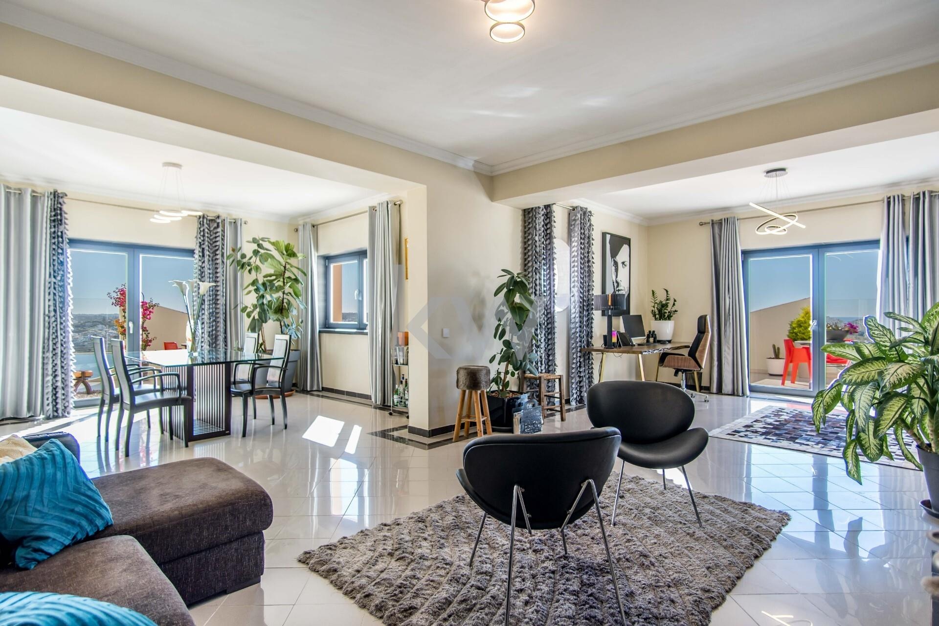 Apartamento T4 à Venda em Praia da Rocha - Portugal - 2